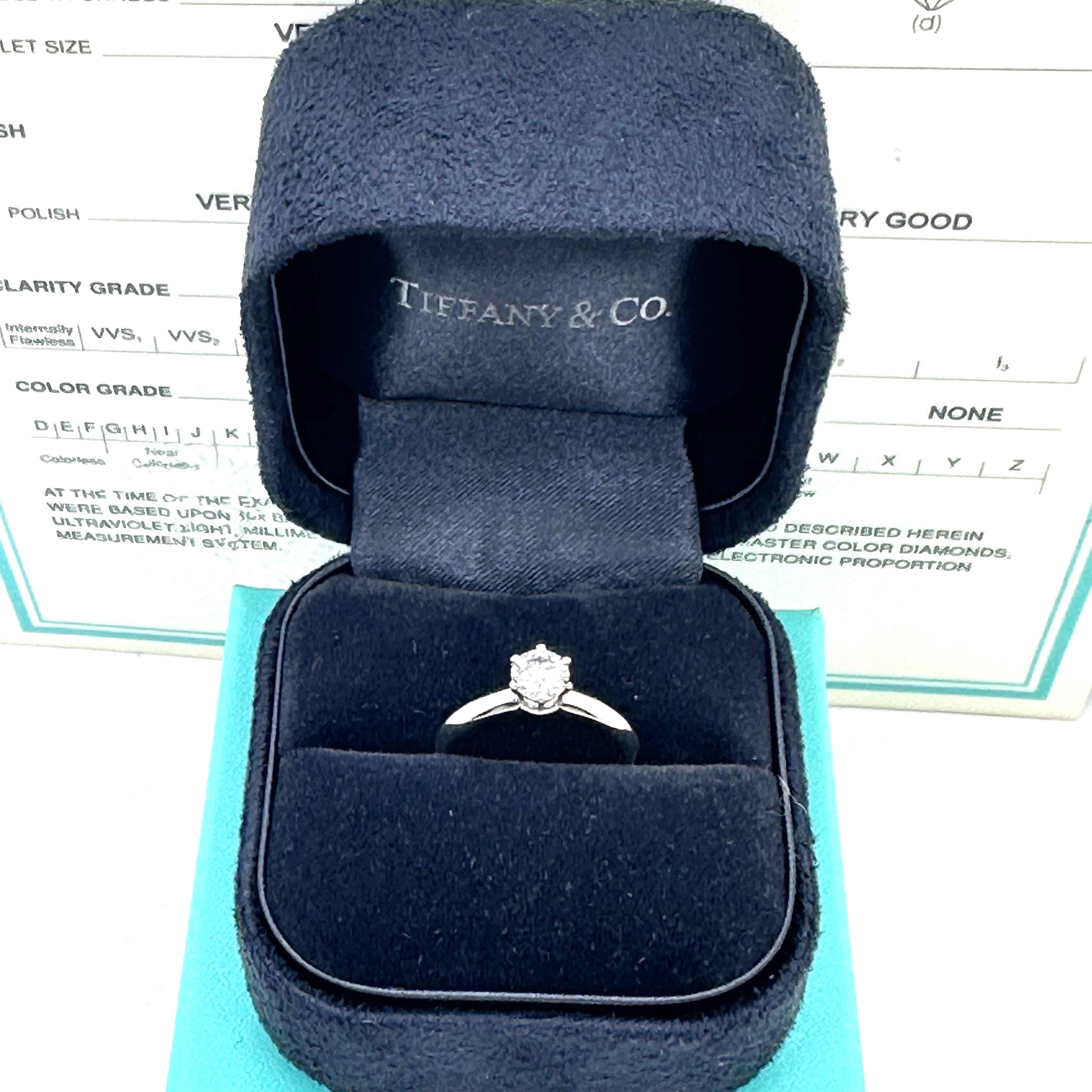 Tiffany & Co Bague de fiançailles diamant rond brillant 0.41 ct E VS1 Solitair Plat en vente 5