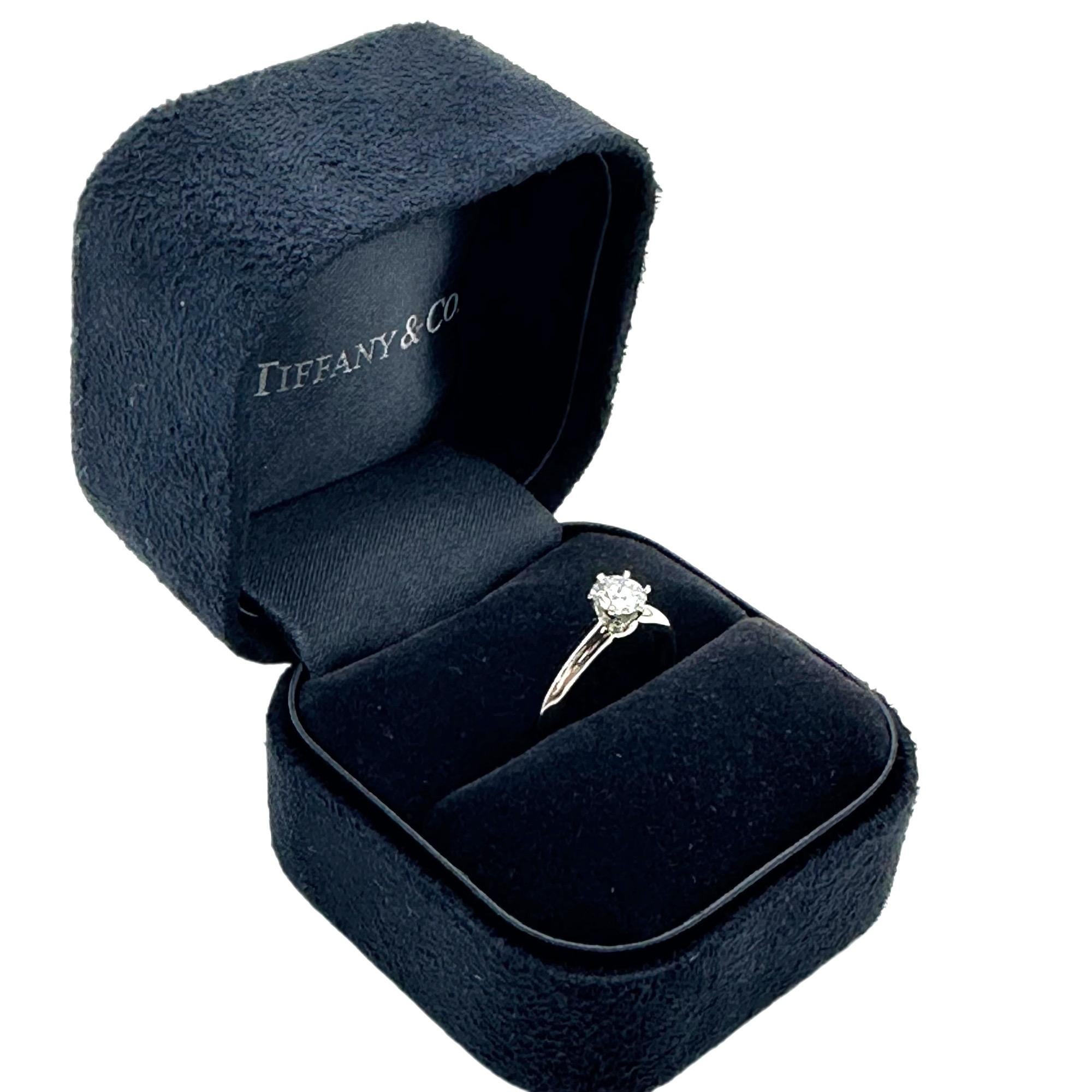 Tiffany & Co Bague de fiançailles diamant rond brillant 0.41 ct E VS1 Solitair Plat en vente 3