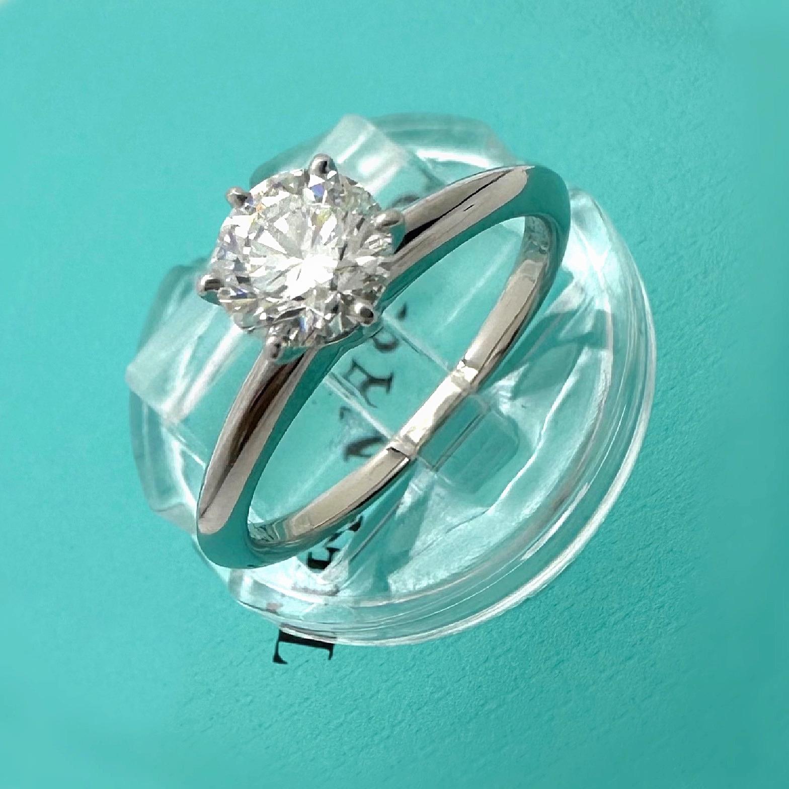 Tiffany & Co. Round Brilliant Diamond 0.80 cts H VS1 Engagement Ring in Platinum For Sale 10