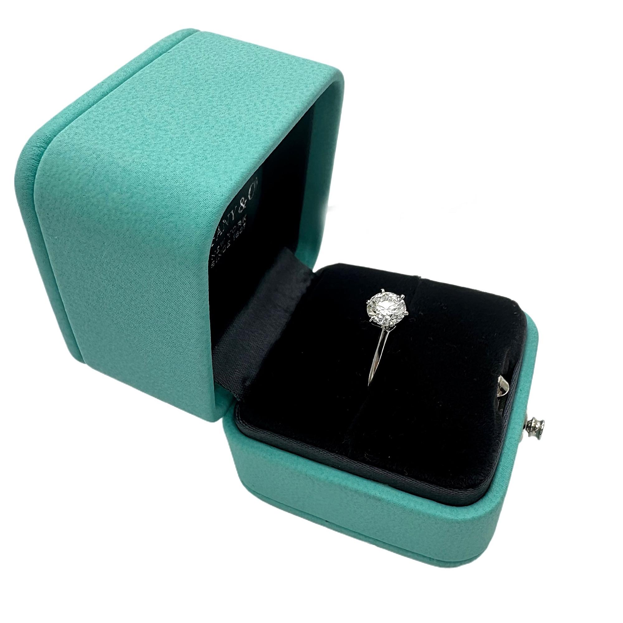 Tiffany & Co. Round Brilliant Diamond 0.80 cts H VS1 Engagement Ring in Platinum For Sale 2