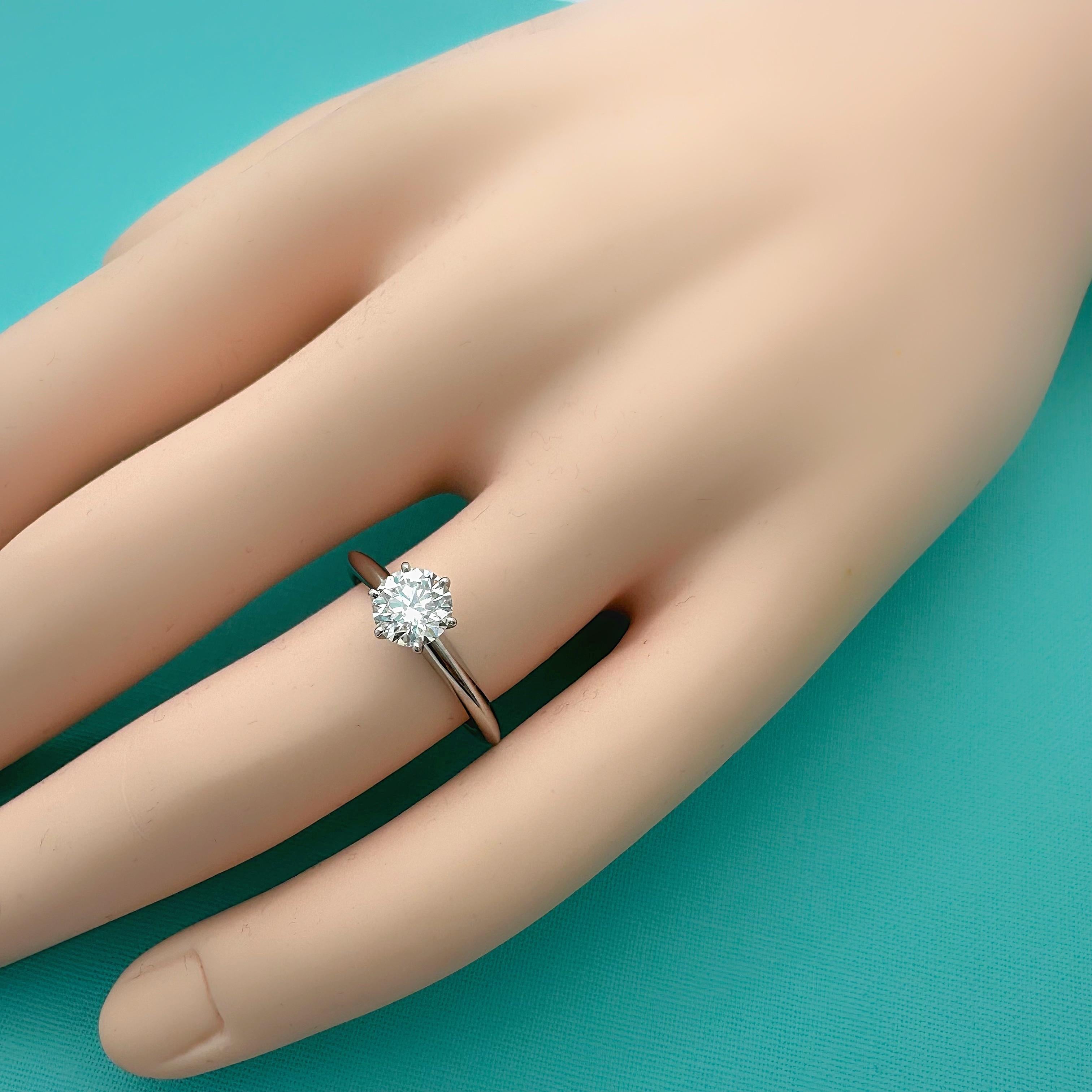 Tiffany & Co. Round Brilliant Diamond 0.80 cts H VS1 Engagement Ring in Platinum For Sale 3