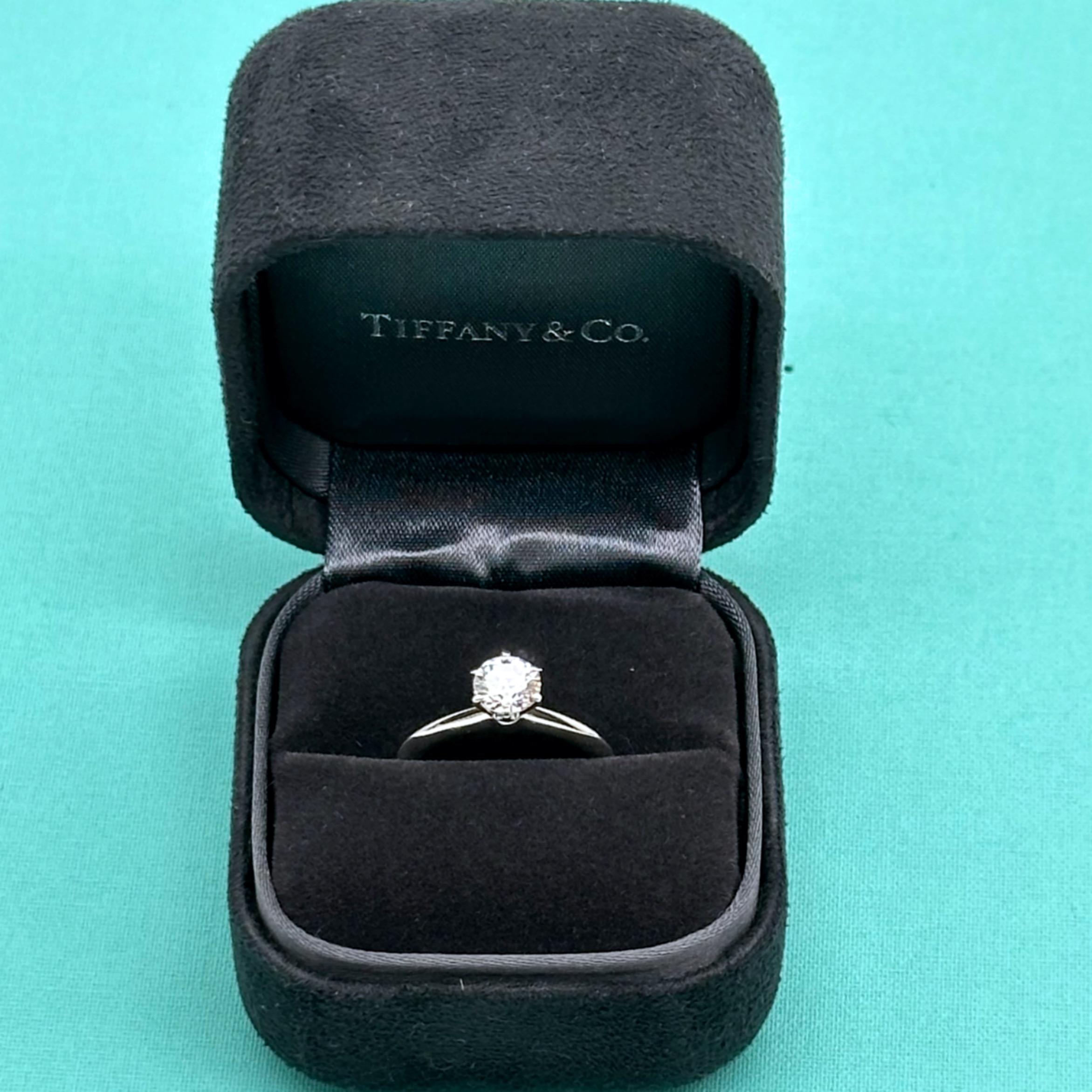 Tiffany & Co. Round Brilliant Diamond 0.80 cts H VS2 Solitaire Engagement Ring For Sale 6