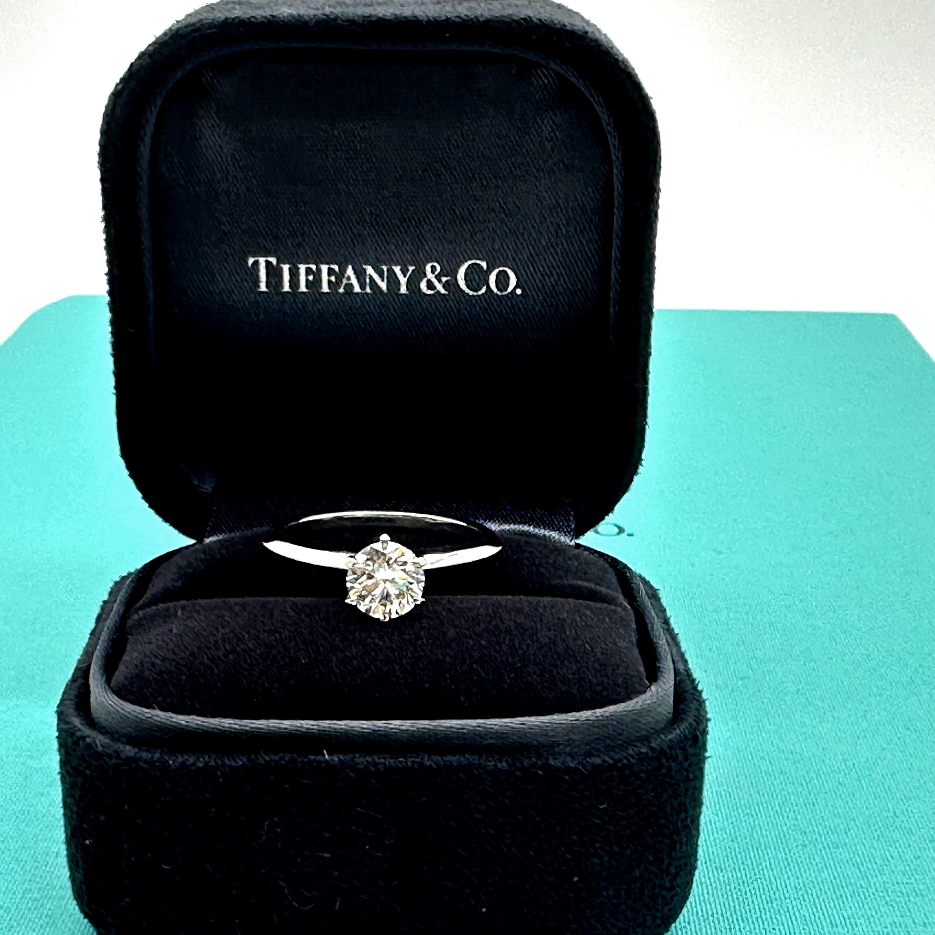 Tiffany & Co. Round Brilliant Diamond 0.80 cts H VS2 Solitaire Engagement Ring For Sale 8