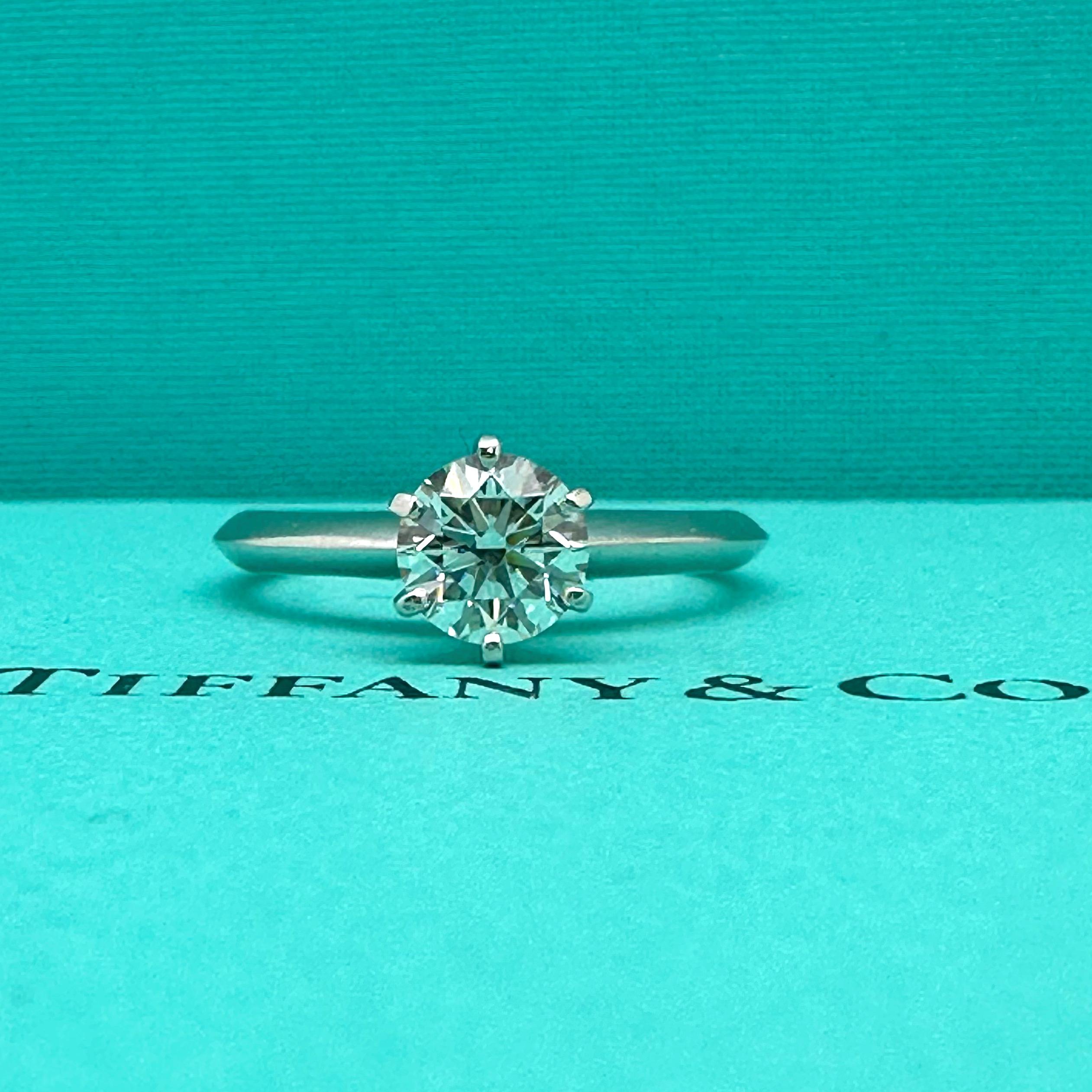 Tiffany & Co. Round Brilliant Diamond 0.80 cts H VS2 Solitaire Engagement Ring For Sale 10