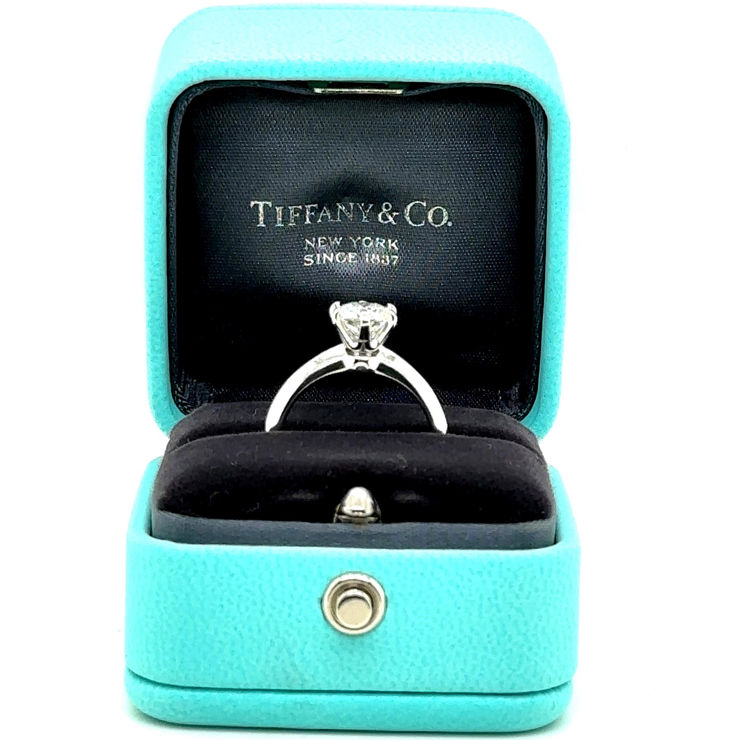 Tiffany & Co. Round Brilliant Diamond 1.05 Cts I VVS2 Engagement Ring Platinum For Sale 2