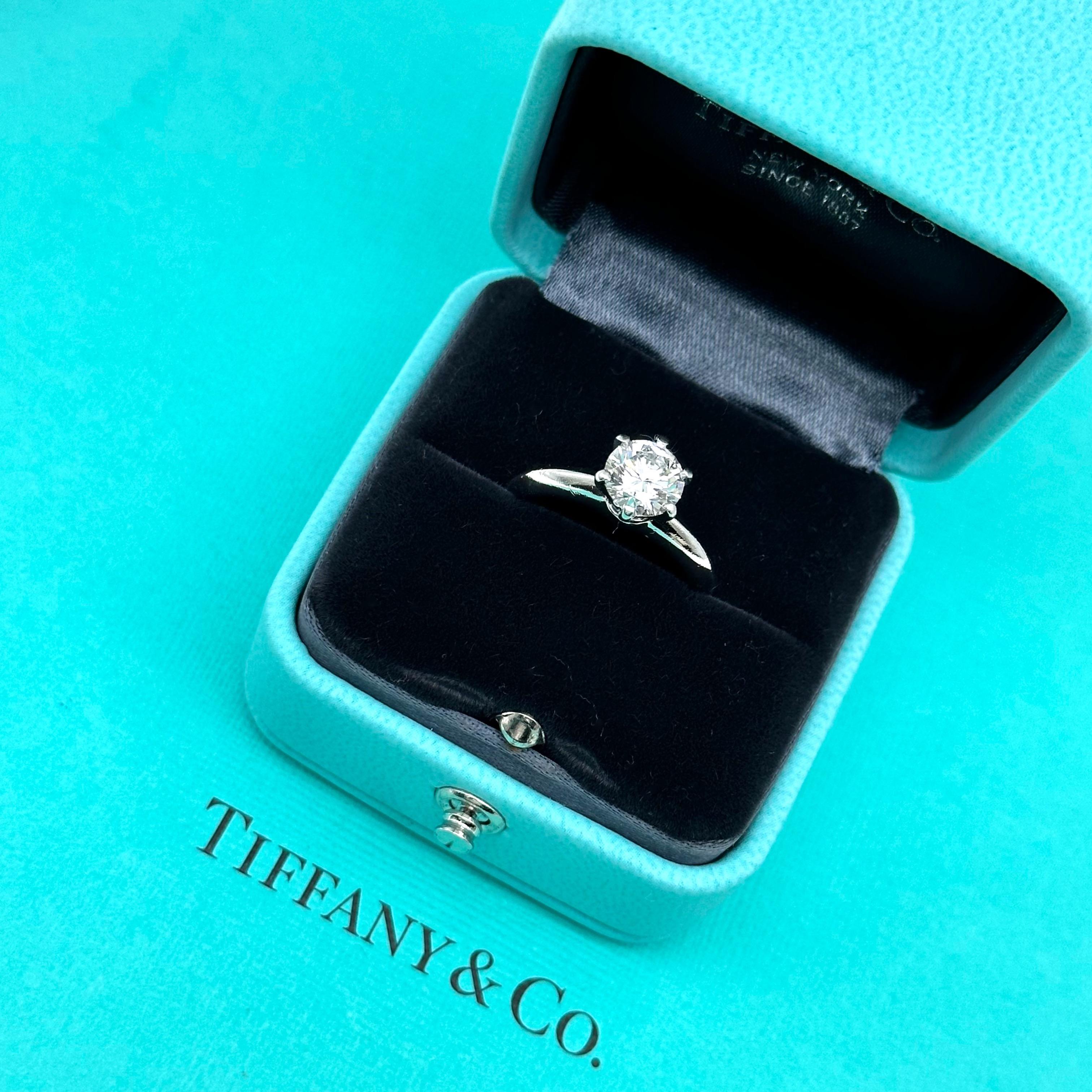 Tiffany & Co. Round Brilliant Diamond 1.05 Cts I VVS2 Engagement Ring Platinum In Excellent Condition For Sale In San Diego, CA