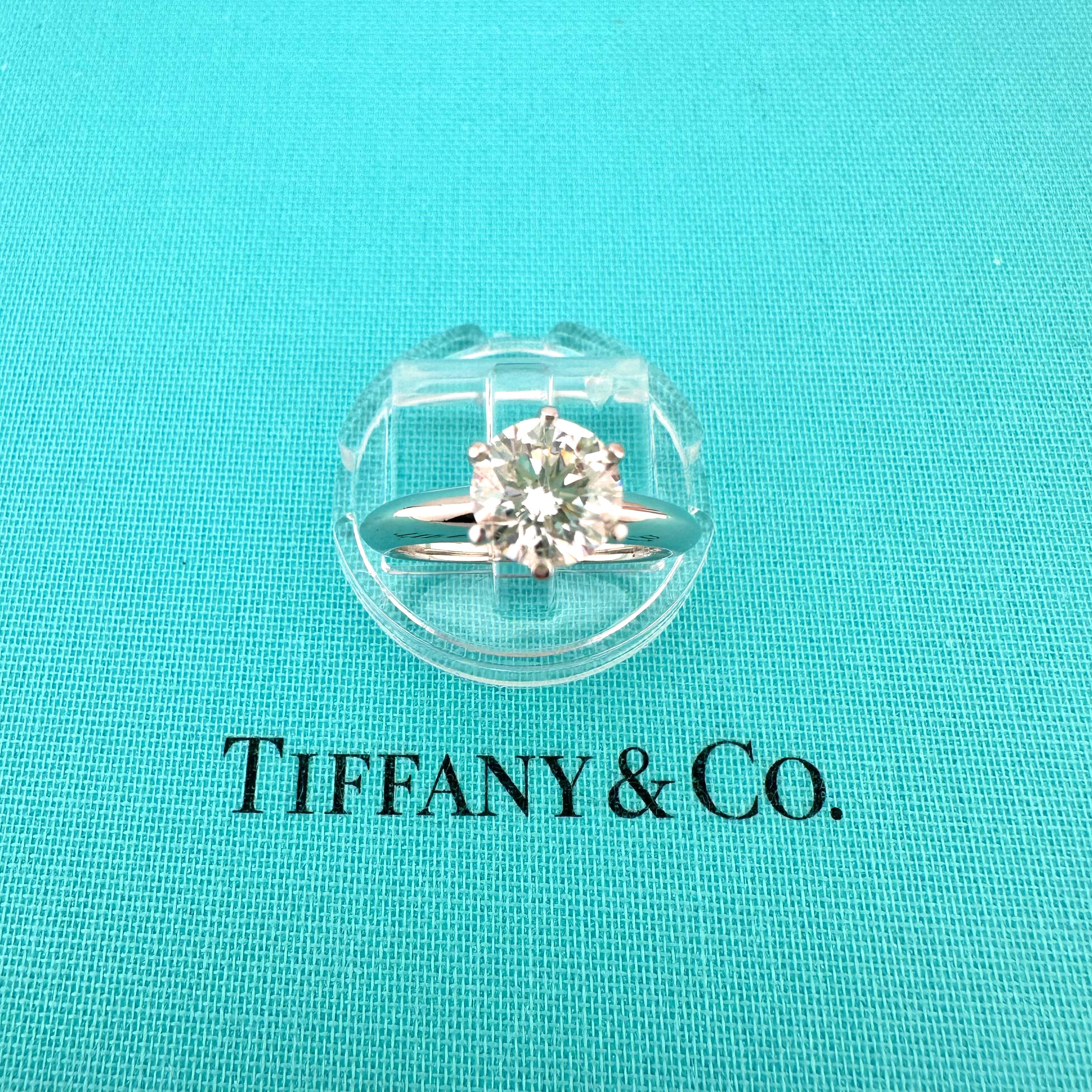 Tiffany & Co. Round Brilliant Diamond 1.22 cts I VS1 Platinum Engagement Ring For Sale 6