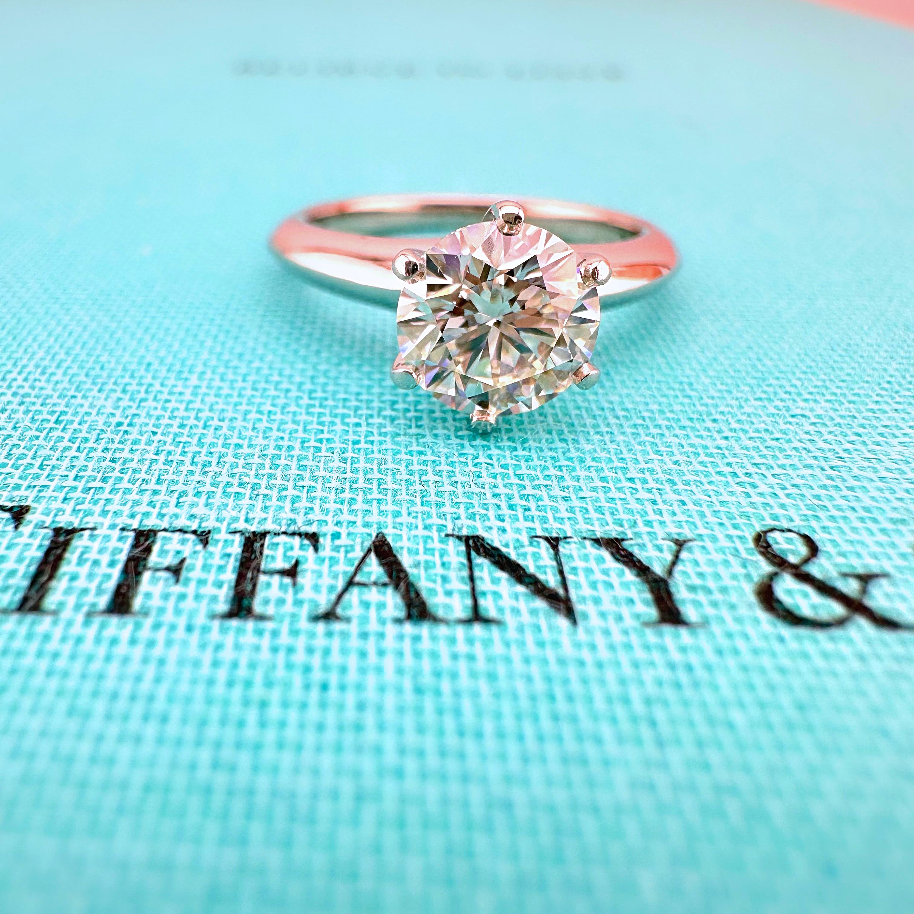 Tiffany & Co. Round Brilliant Diamond 1.22 cts I VS1 Platinum Engagement Ring For Sale 3