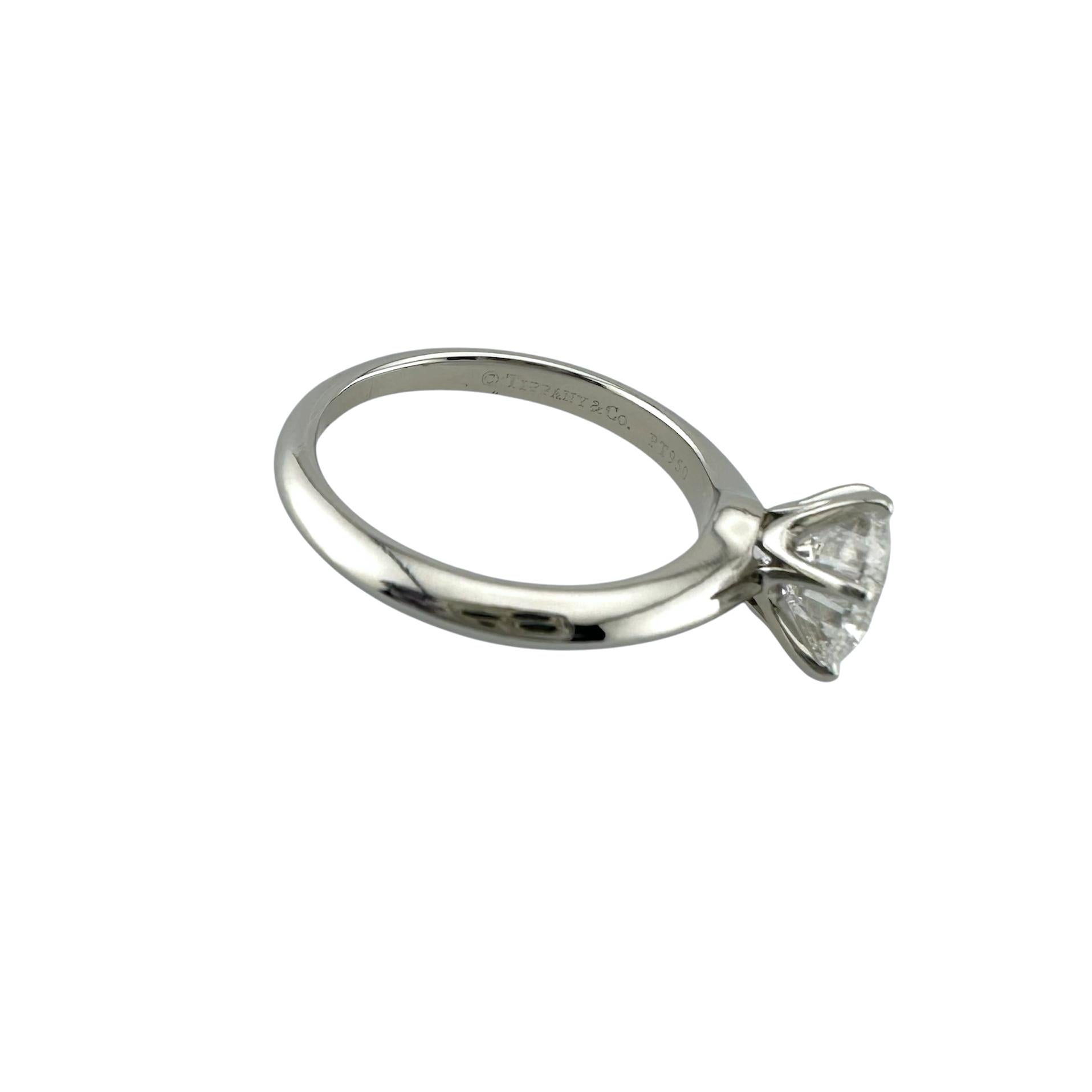 Tiffany & Co. Anello di fidanzamento con diamante tondo Brilliante 1,60 carati D VS2 PLAT in vendita 7