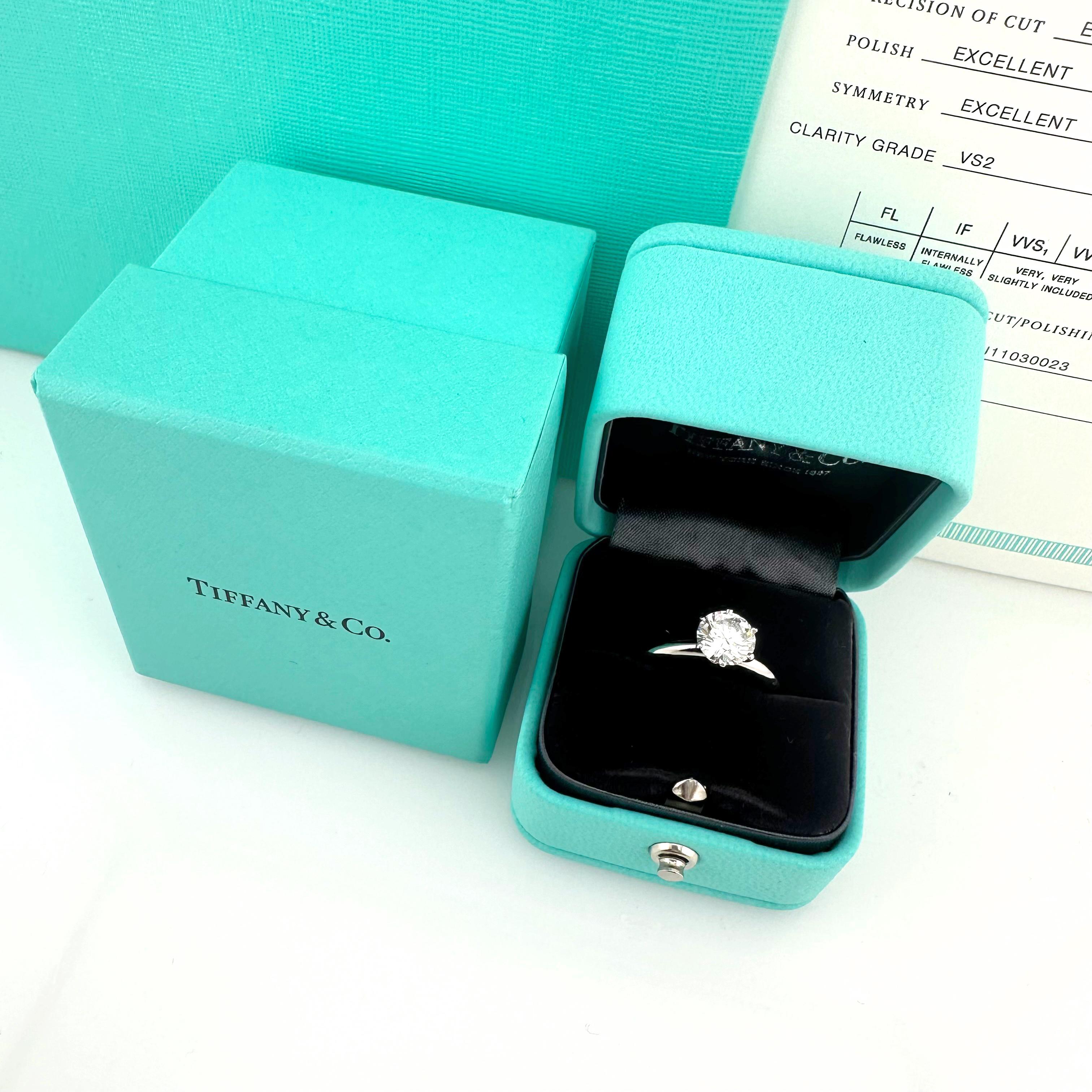 Donna Tiffany & Co. Anello di fidanzamento con diamante tondo Brilliante 1,60 carati D VS2 PLAT in vendita