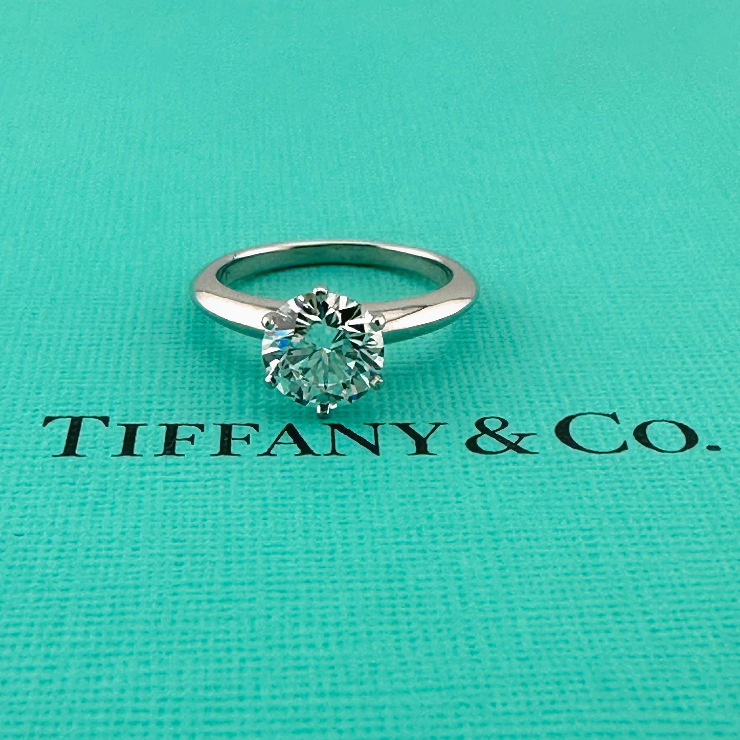 Tiffany & Co. Anello di fidanzamento con diamante tondo Brilliante 1,60 carati D VS2 PLAT in vendita 1