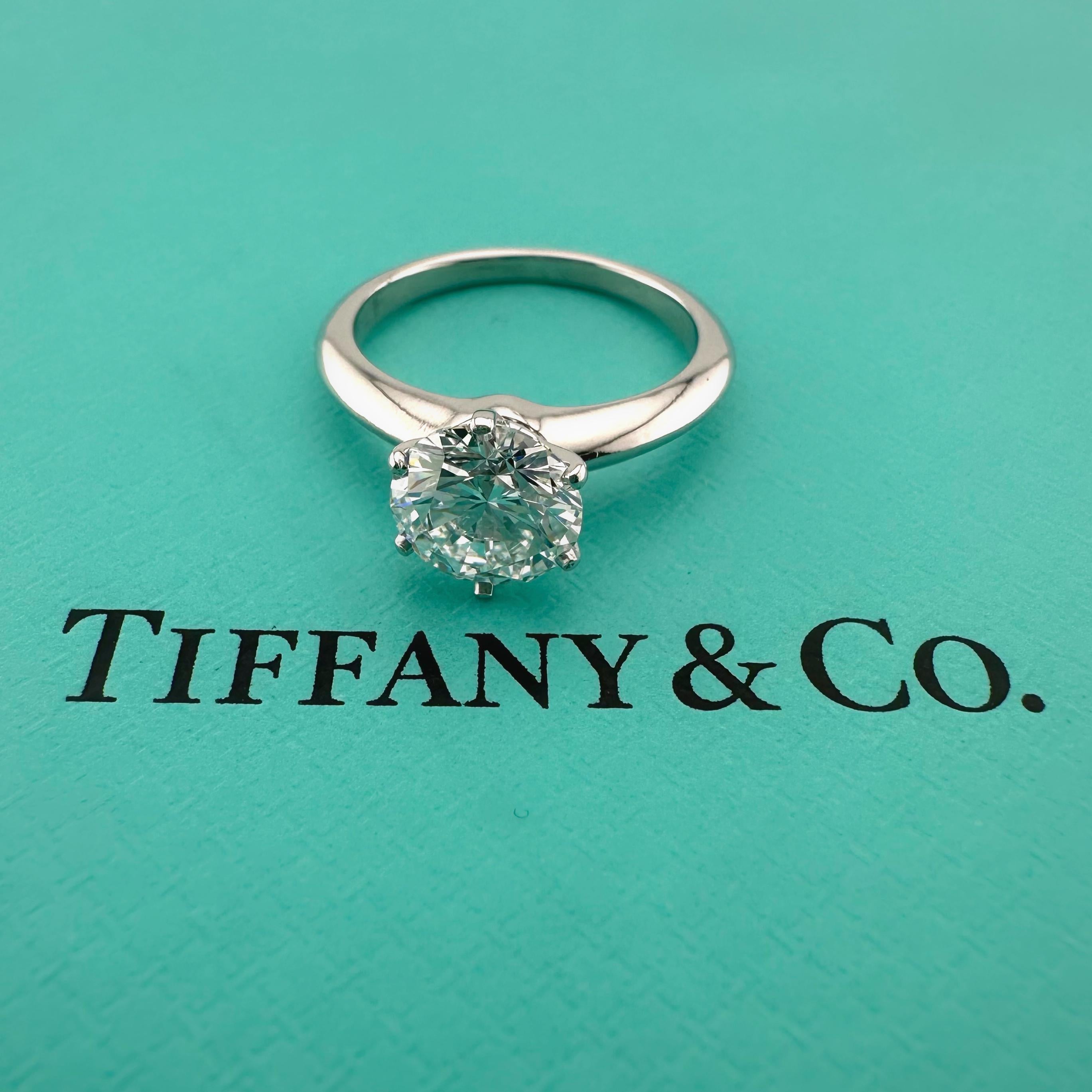 Tiffany & Co. Anello di fidanzamento con diamante tondo Brilliante 1,60 carati D VS2 PLAT in vendita 2