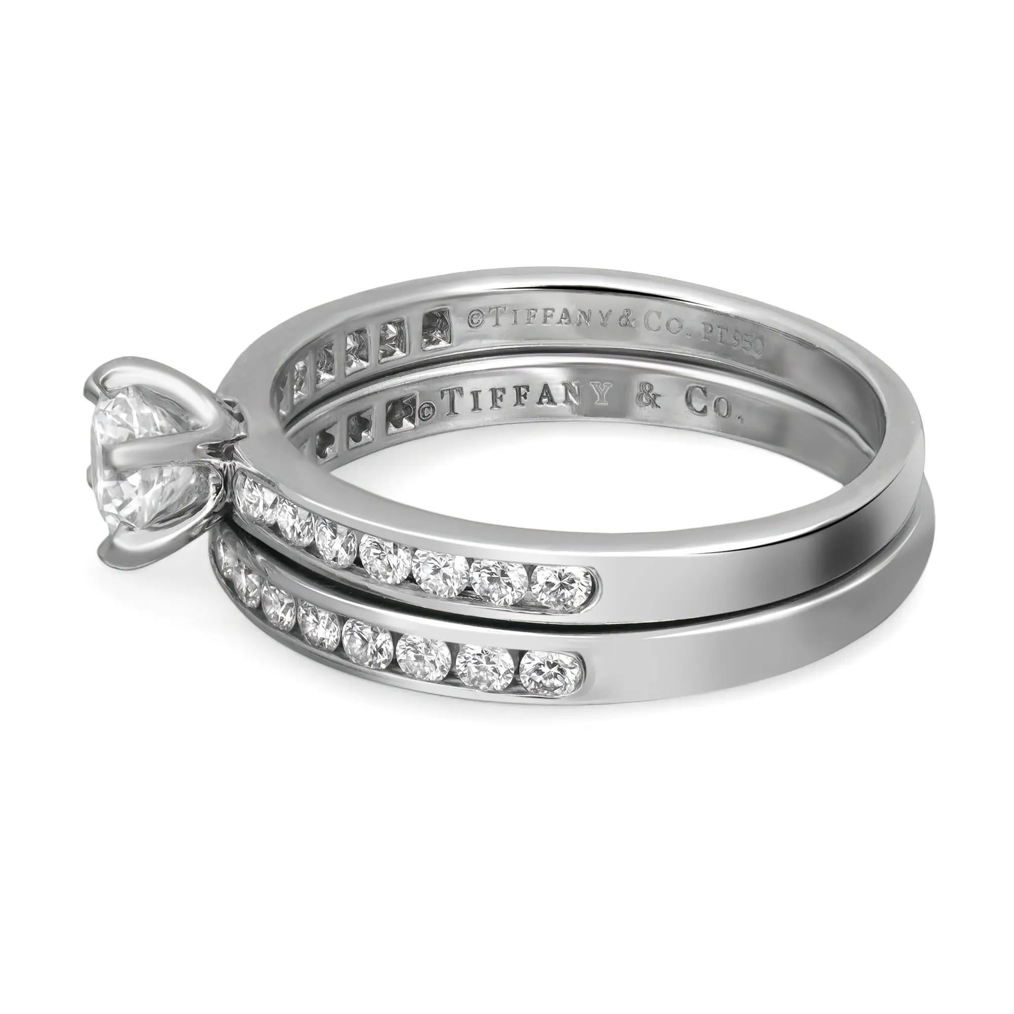 Tiffany & Co. Rundschliff Diamant Verlobungsring Set Platin 0.74Cttw im Zustand „Hervorragend“ im Angebot in New York, NY