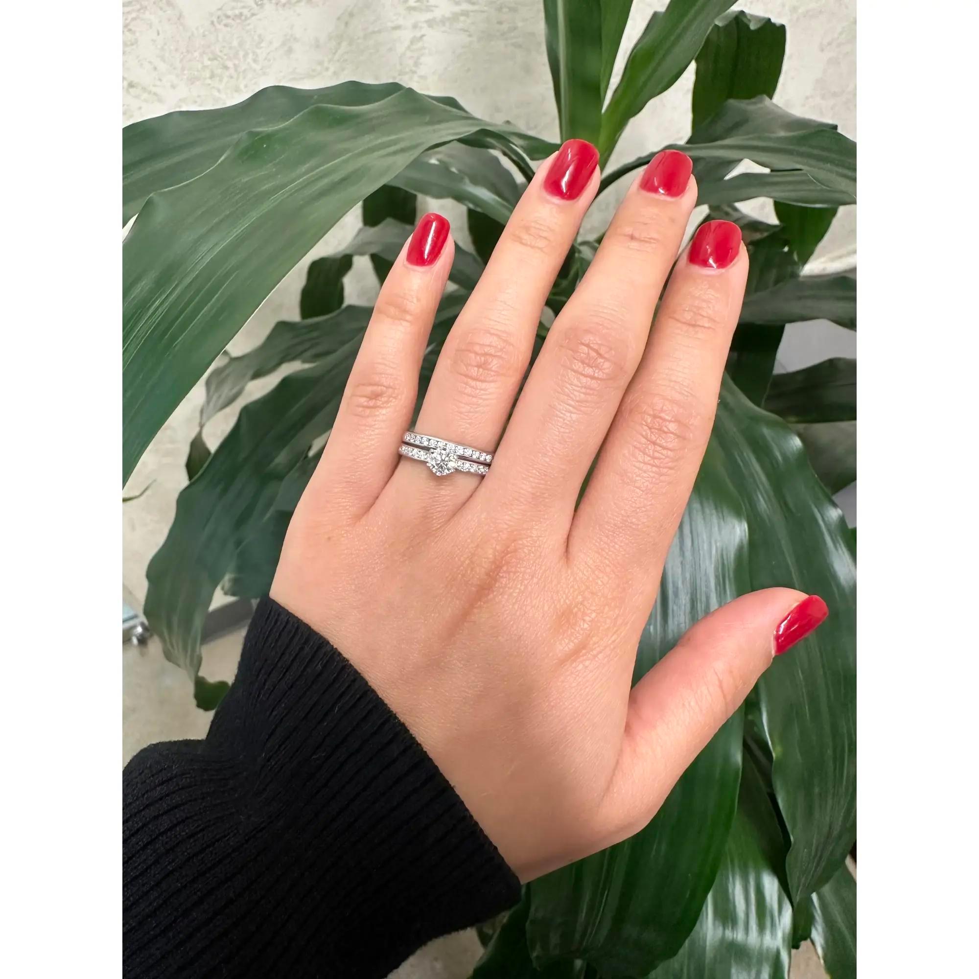 Tiffany & Co. Rundschliff Diamant Verlobungsring Set Platin 0.74Cttw im Angebot 2