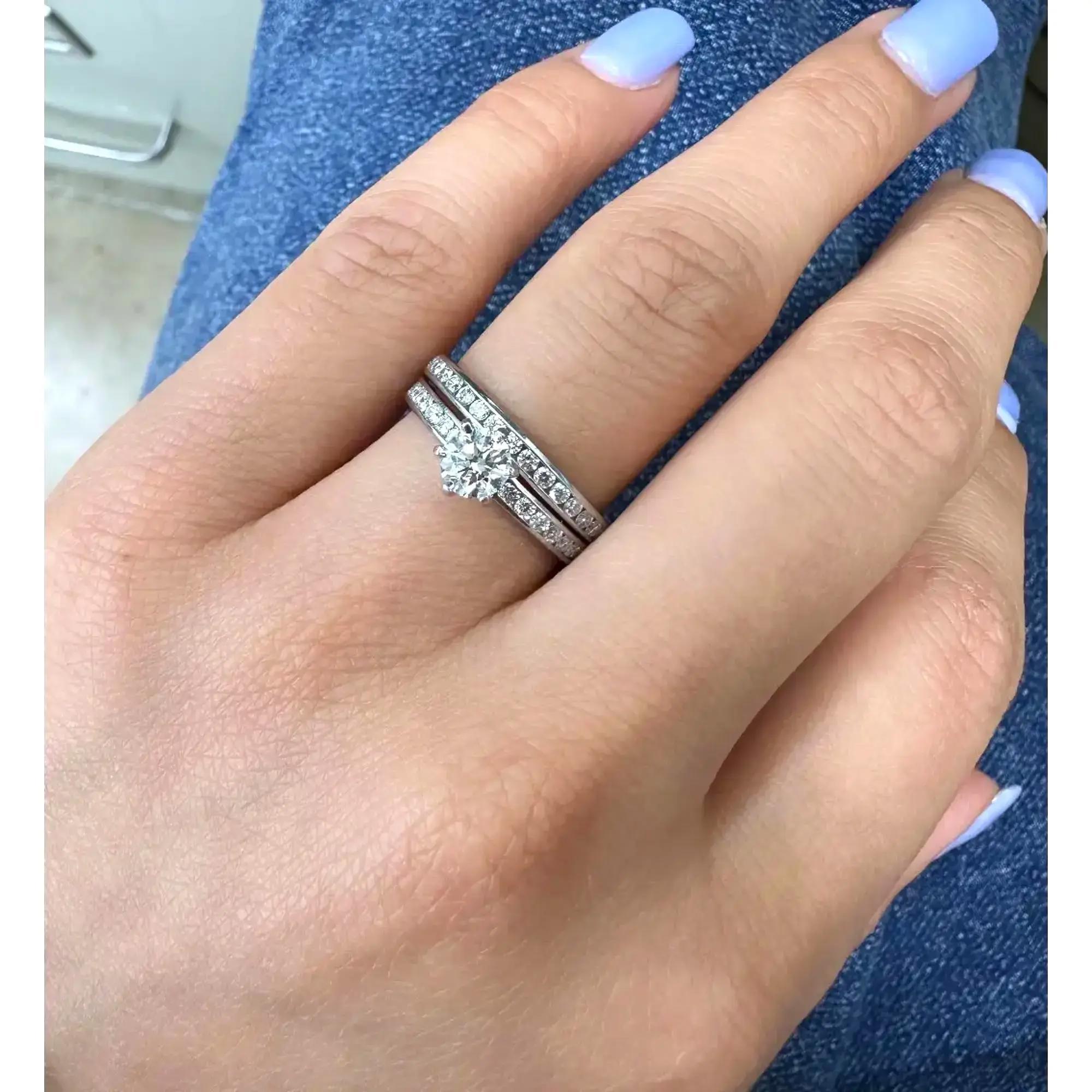 Tiffany & Co. Rundschliff Diamant Verlobungsring Set Platin 0.74Cttw im Angebot 3
