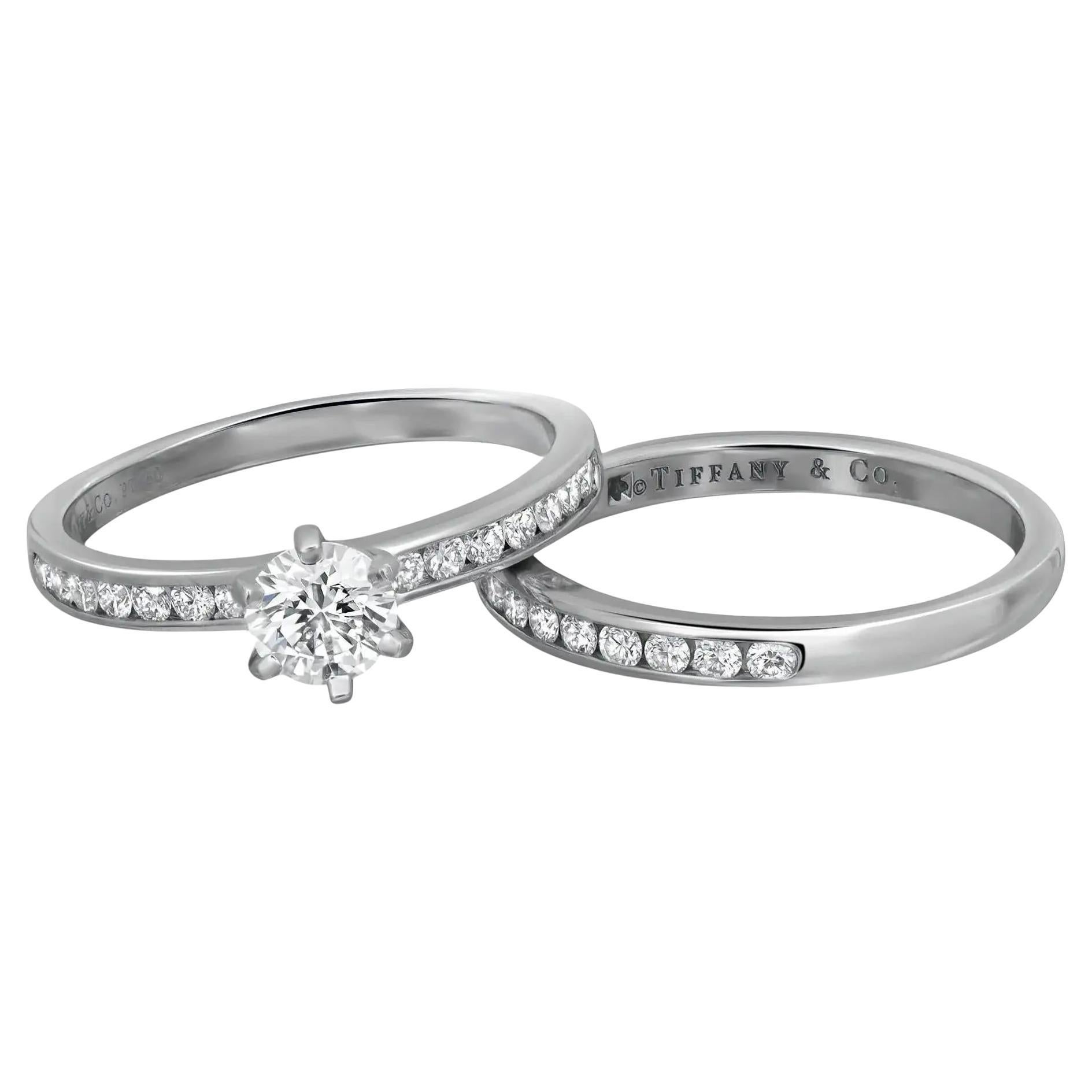 Tiffany & Co. Rundschliff Diamant Verlobungsring Set Platin 0.74Cttw im Angebot