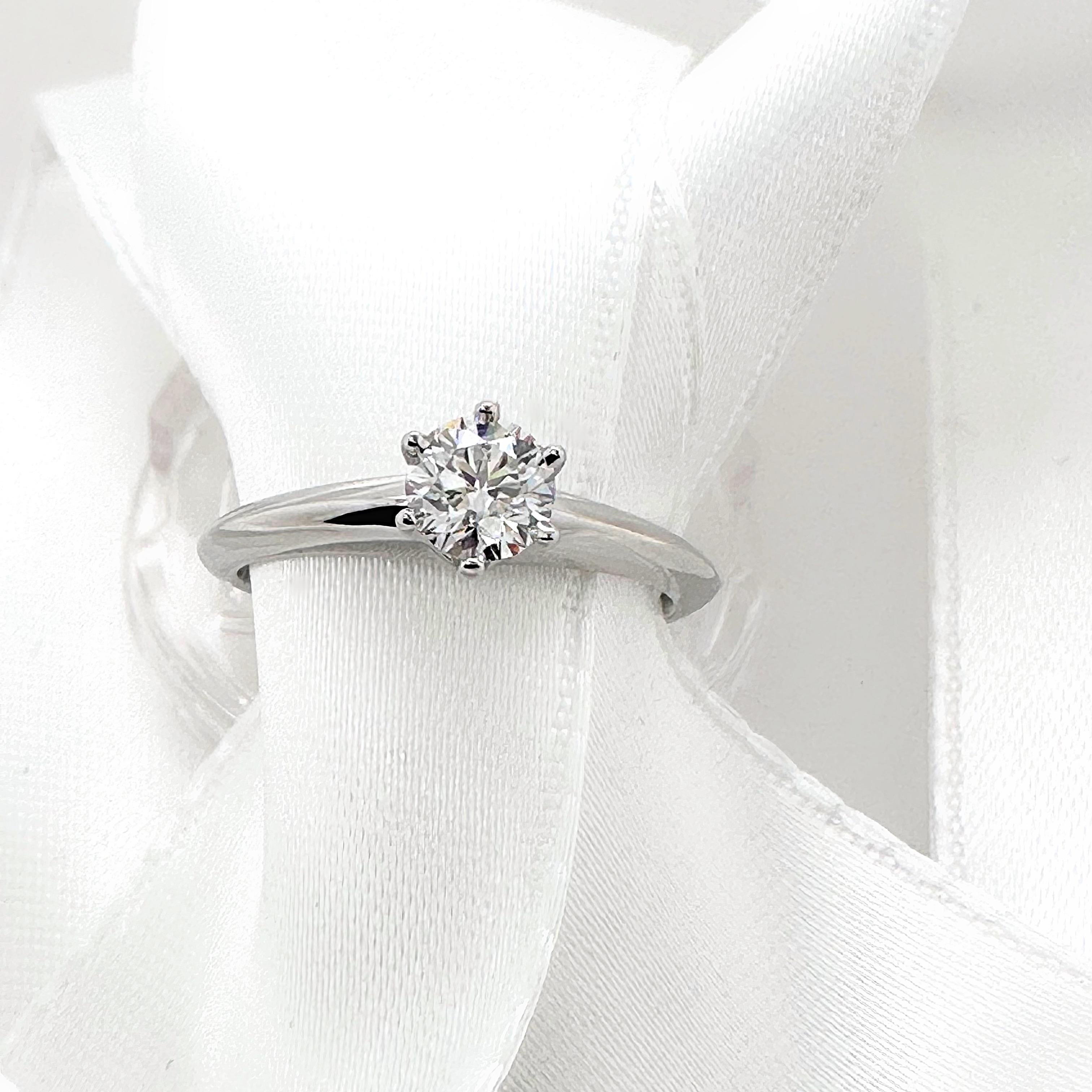 Tiffany & Co. Round Diamond 0.37 Cts F VVS1 Solitaire Engagement Ring Platinum For Sale 1