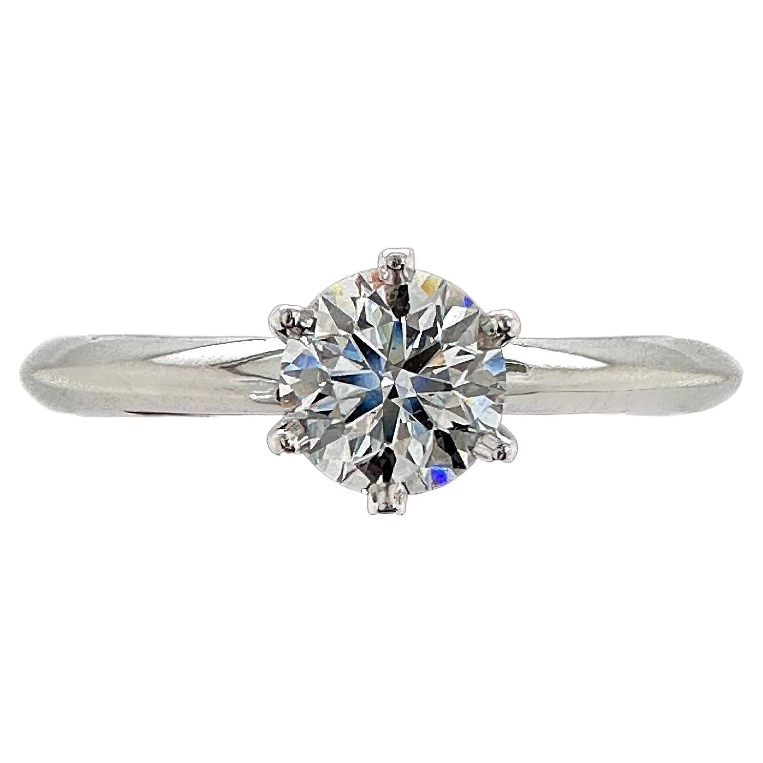 Tiffany & Co. Bague de fiançailles solitaire en platine avec diamant rond 0,37 carat F VVS1