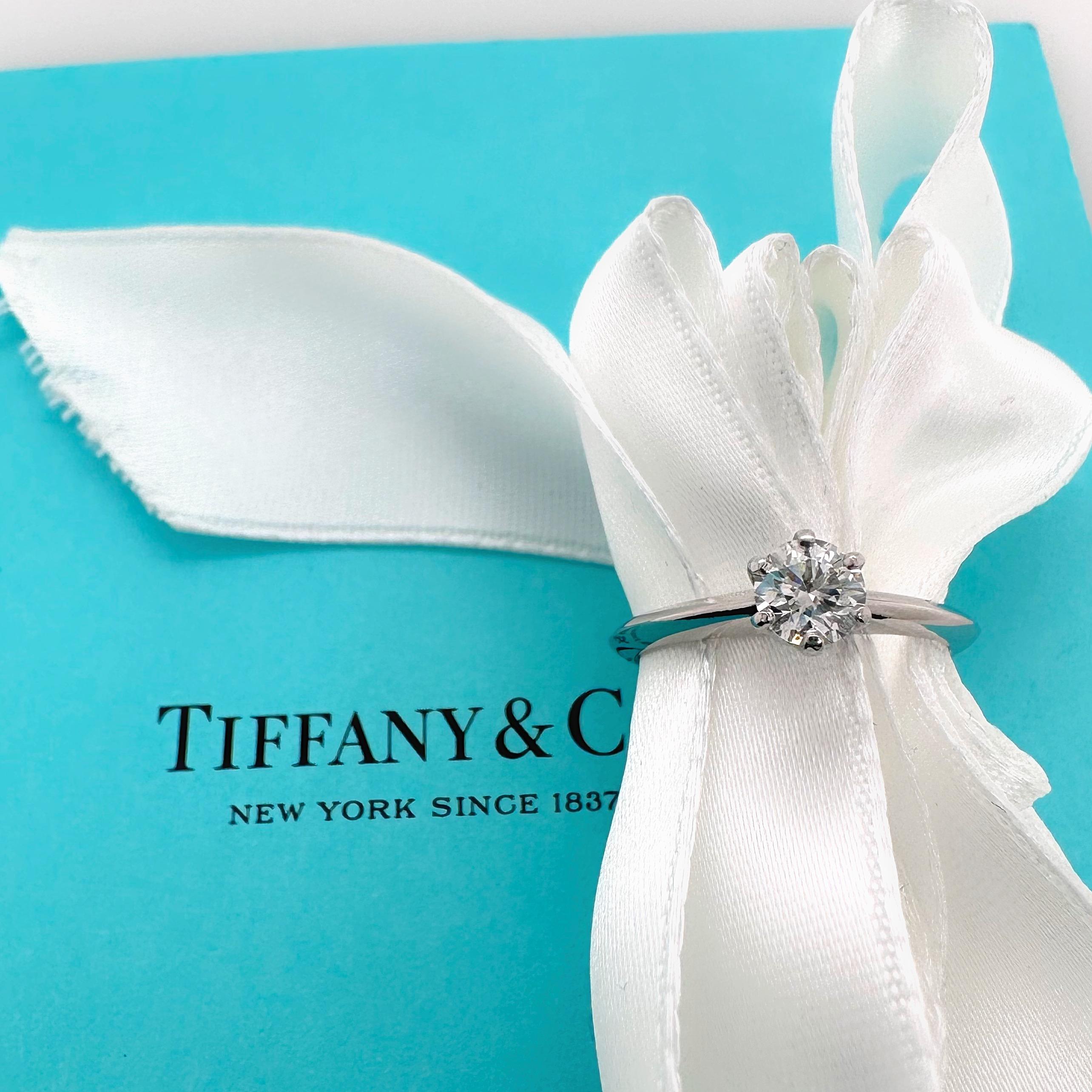 TIFFANY & CO. Verlobungsring Platin mit rundem Diamant 0,42 Karat D VS2 Solitär im Angebot 13