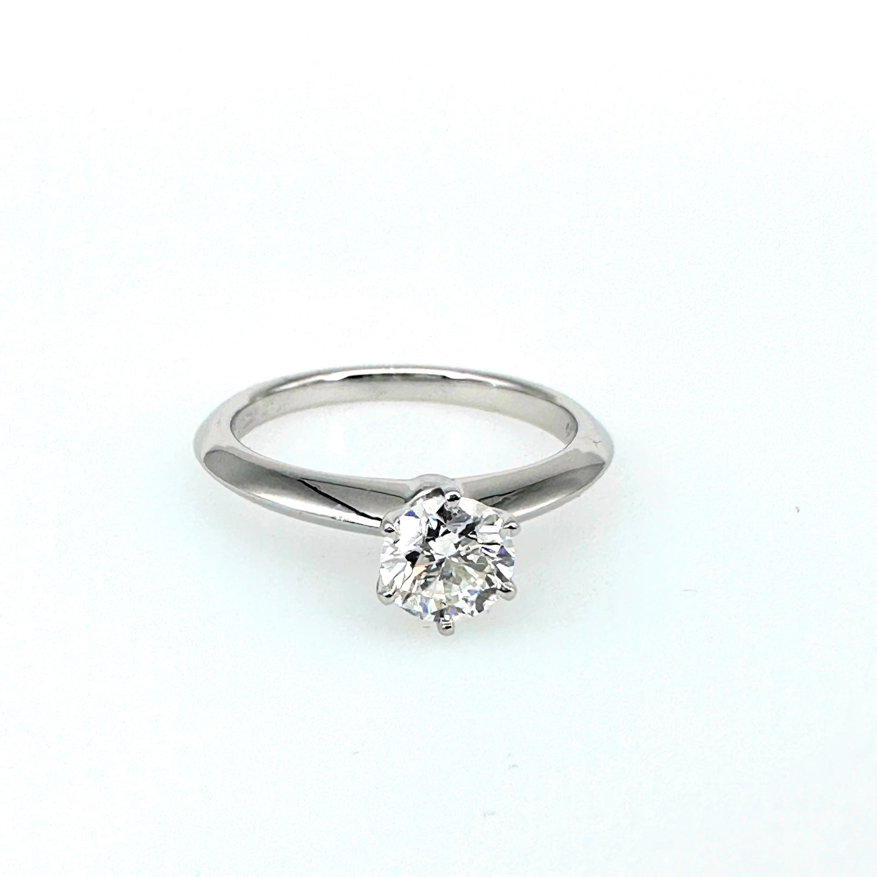 Verlobungsring aus Platin mit rundem Diamant 0,61 Karat I VS1 von Tiffany & Co im Angebot 8