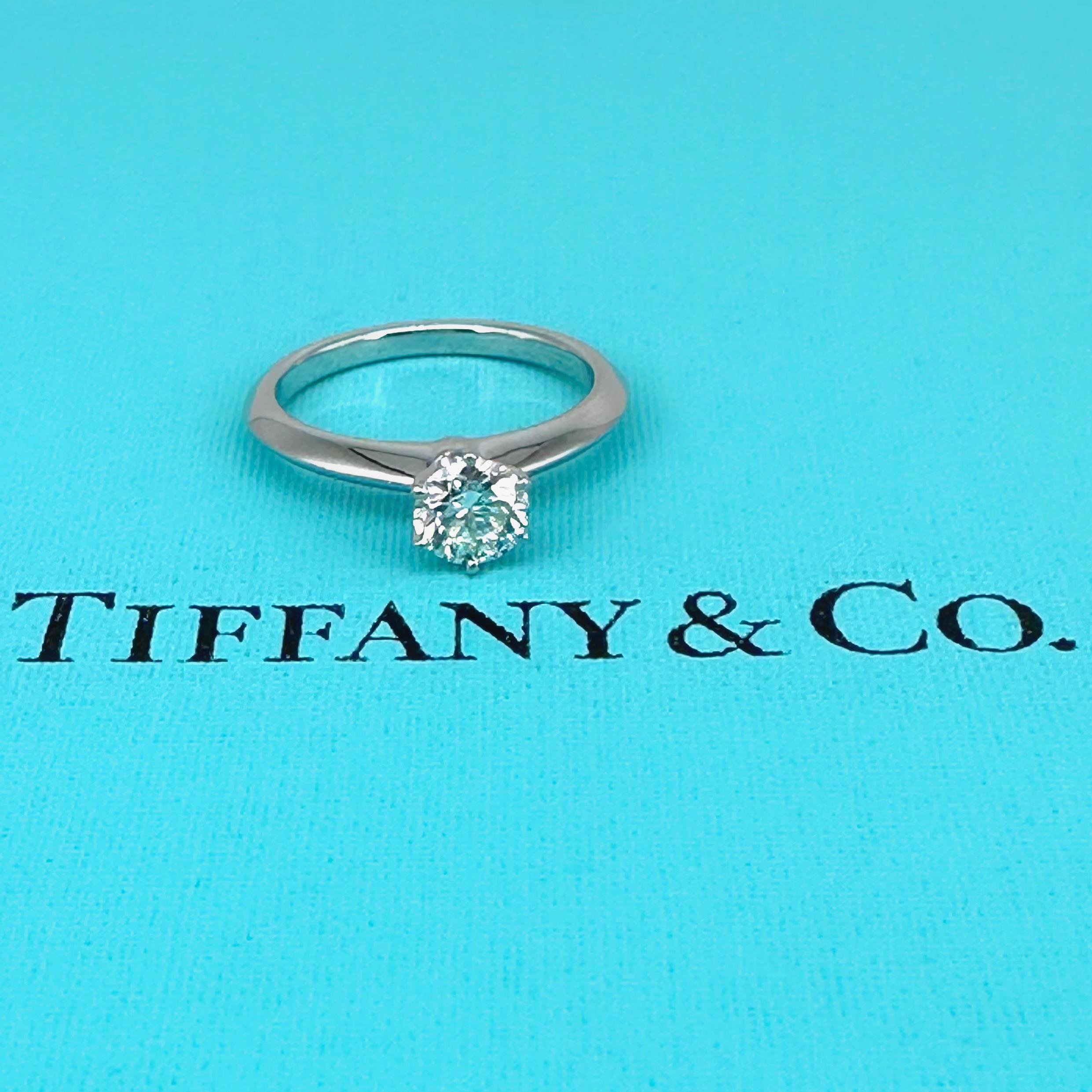 Tiffany & Co Round Diamond 0.61cts I VS1 Solitaire Platinum Engagement Ring For Sale 1