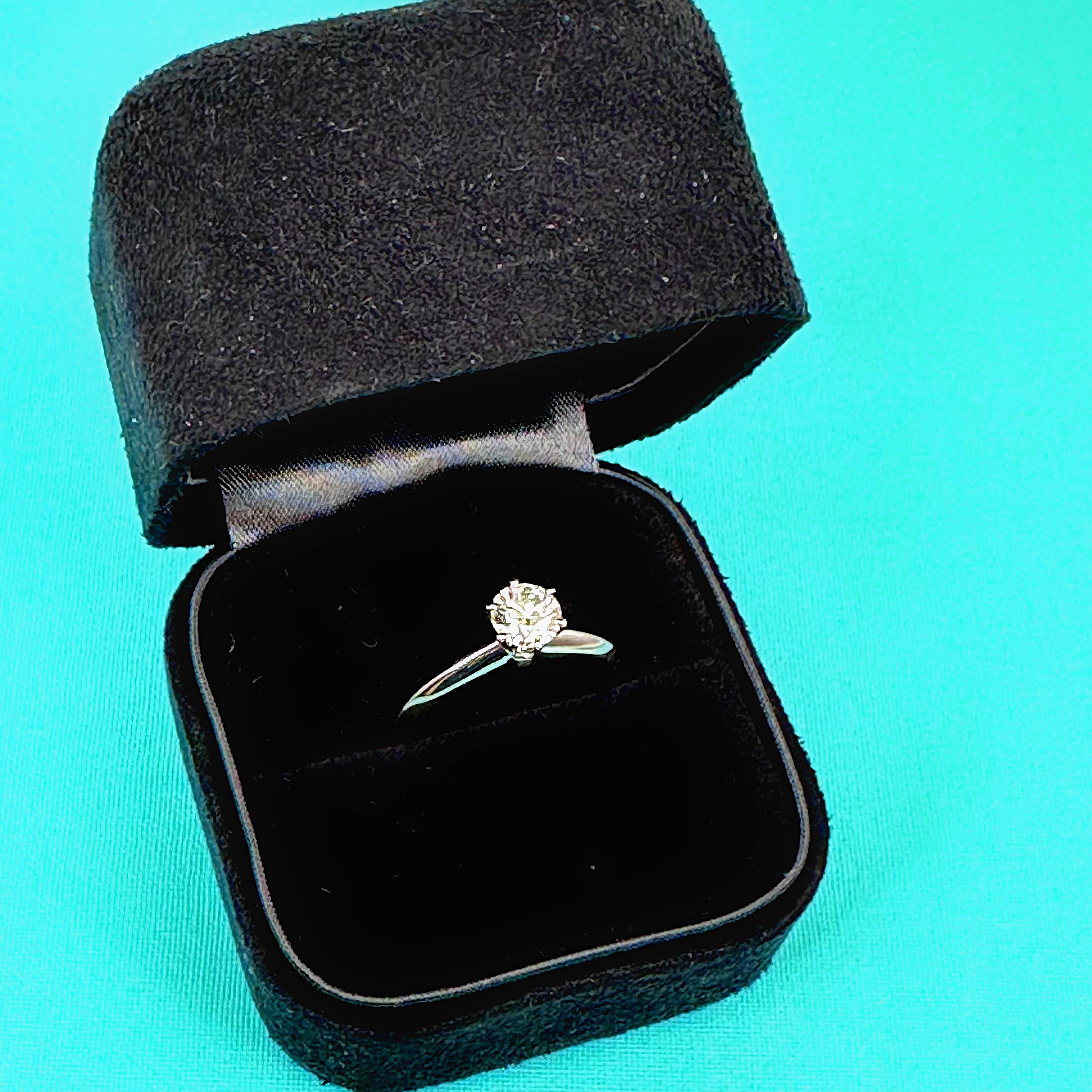 Tiffany & Co Round Diamond 0.61cts I VS1 Solitaire Platinum Engagement Ring For Sale 2