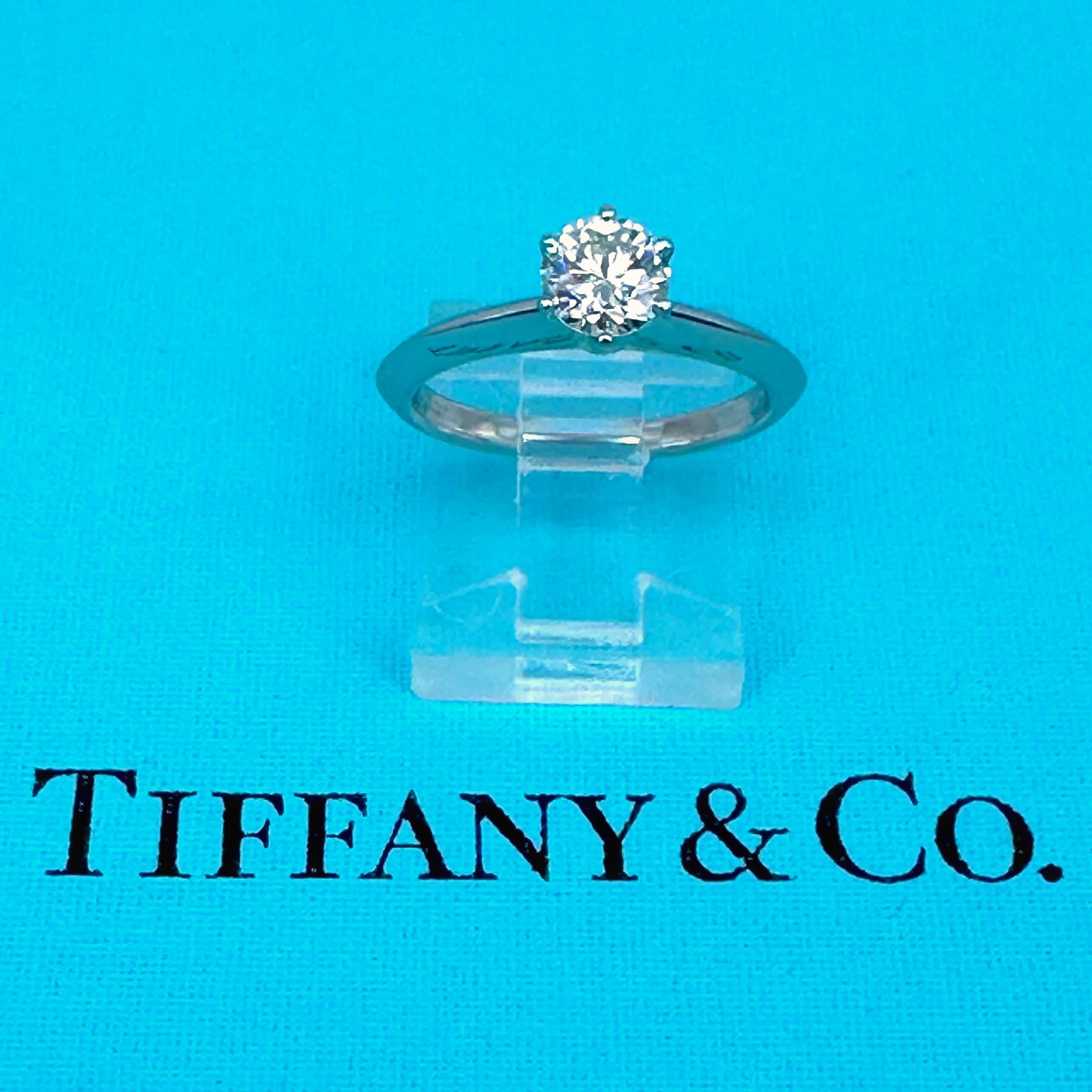 Verlobungsring aus Platin mit rundem Diamant 0,61 Karat I VS1 von Tiffany & Co im Angebot 4