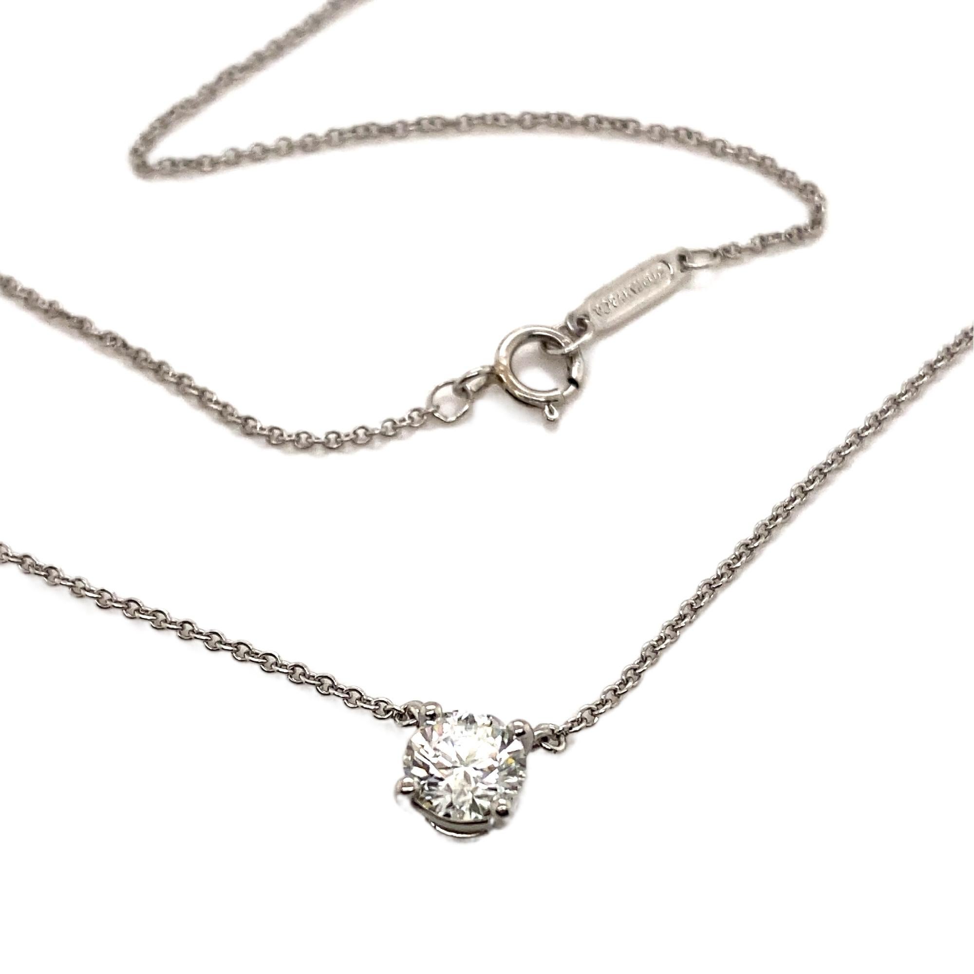 Tiffany & Co, Solitär-Halskette aus Platin, runder Diamant 0,67 Karat H VS2 für Damen oder Herren