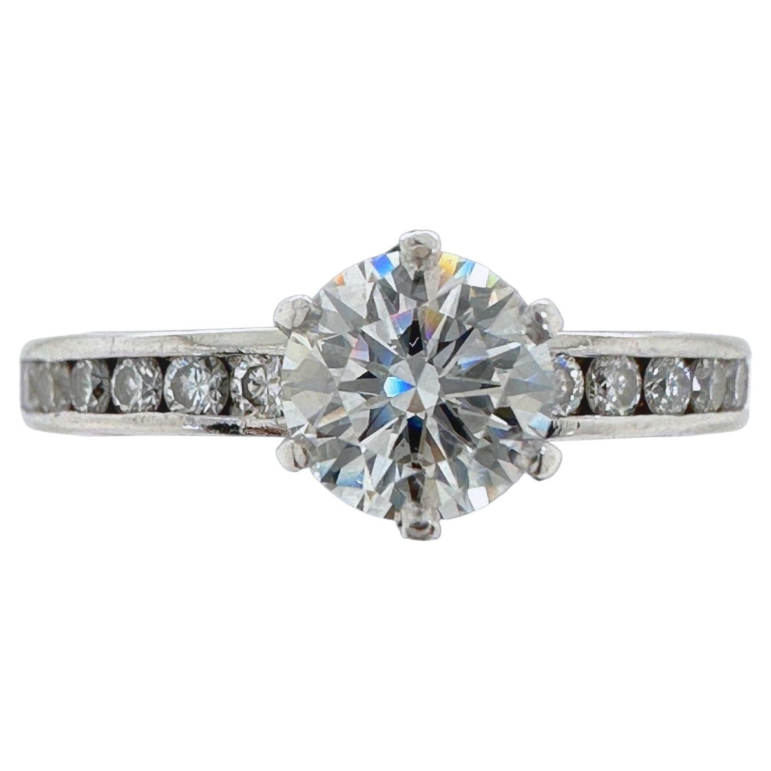 Tiffany and Co. Bague de fiançailles à diamants ronds sertis en canal de  1,34 carat En vente sur 1stDibs