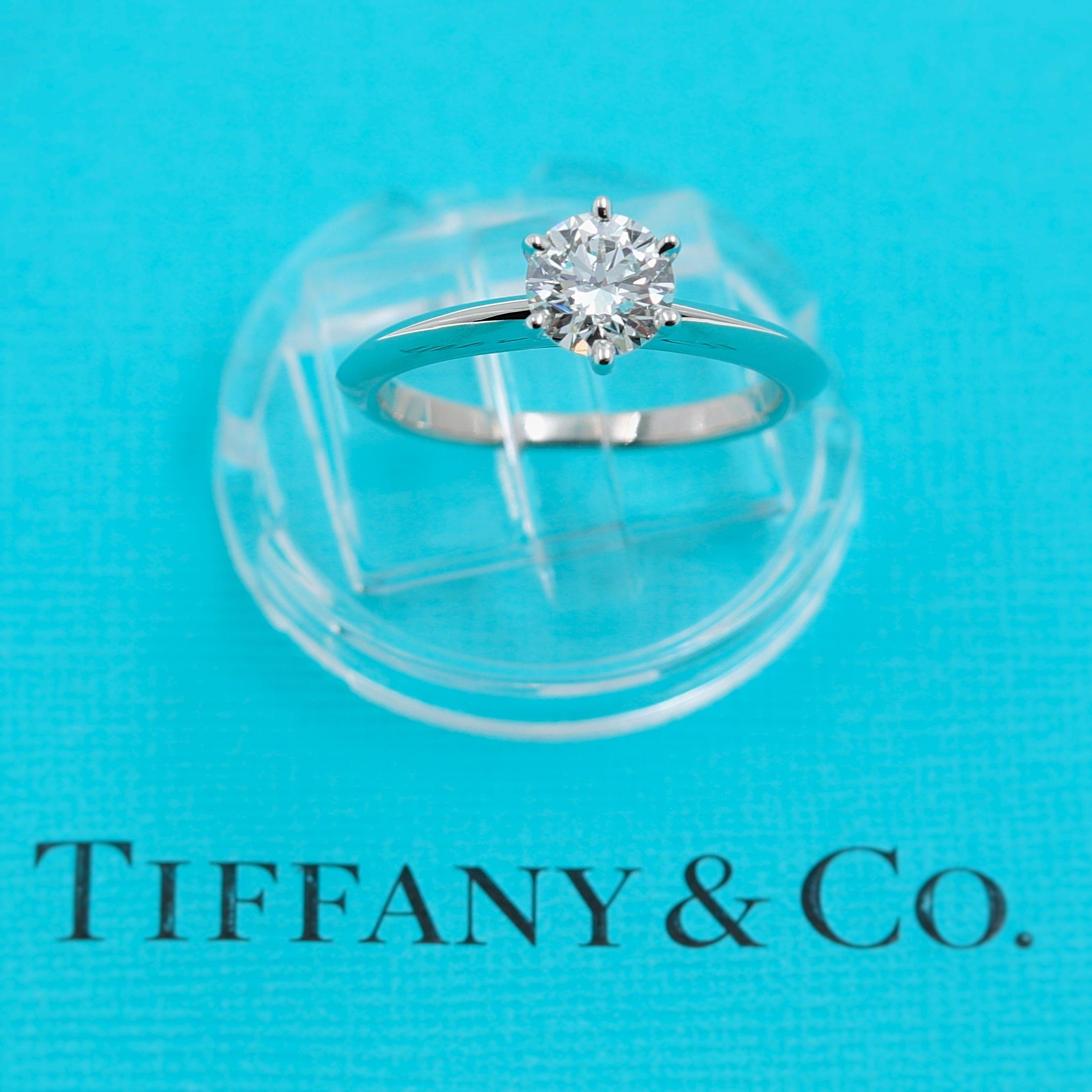 Modern Tiffany & Co. Round Diamond 0.81 Carat I VS1 Engagement Ring Platinum Box Papers