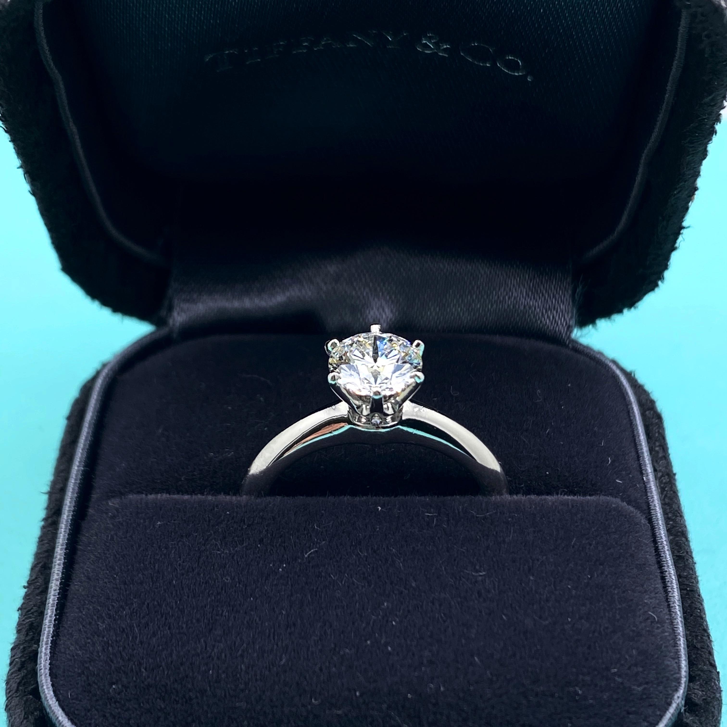 Tiffany & Co. Runder Diamant 1,03 Karat G VS1 Solitär-Ring aus Platin im Angebot 3