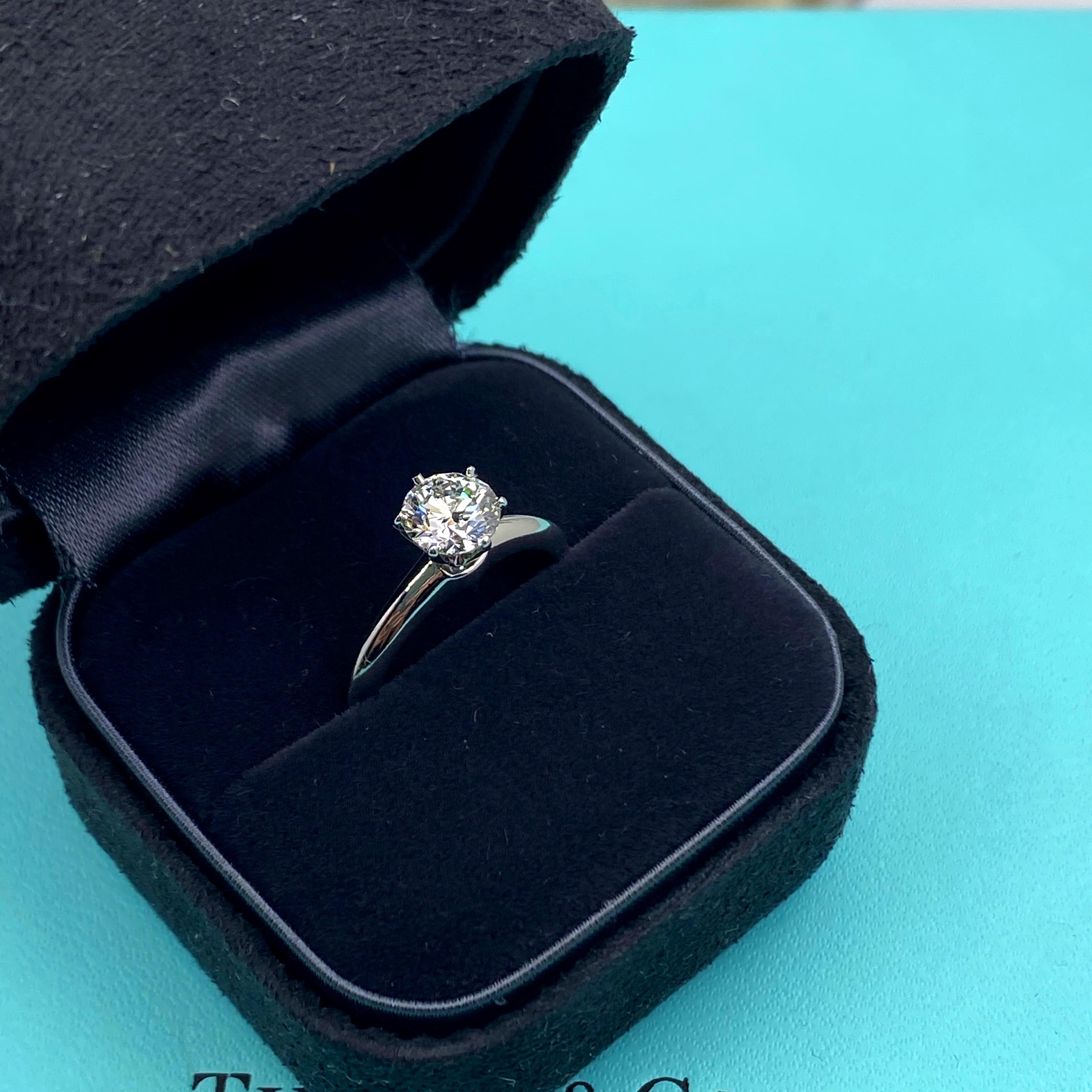 Tiffany & Co. Runder Diamant 1,03 Karat G VS1 Solitär-Ring aus Platin im Angebot 4