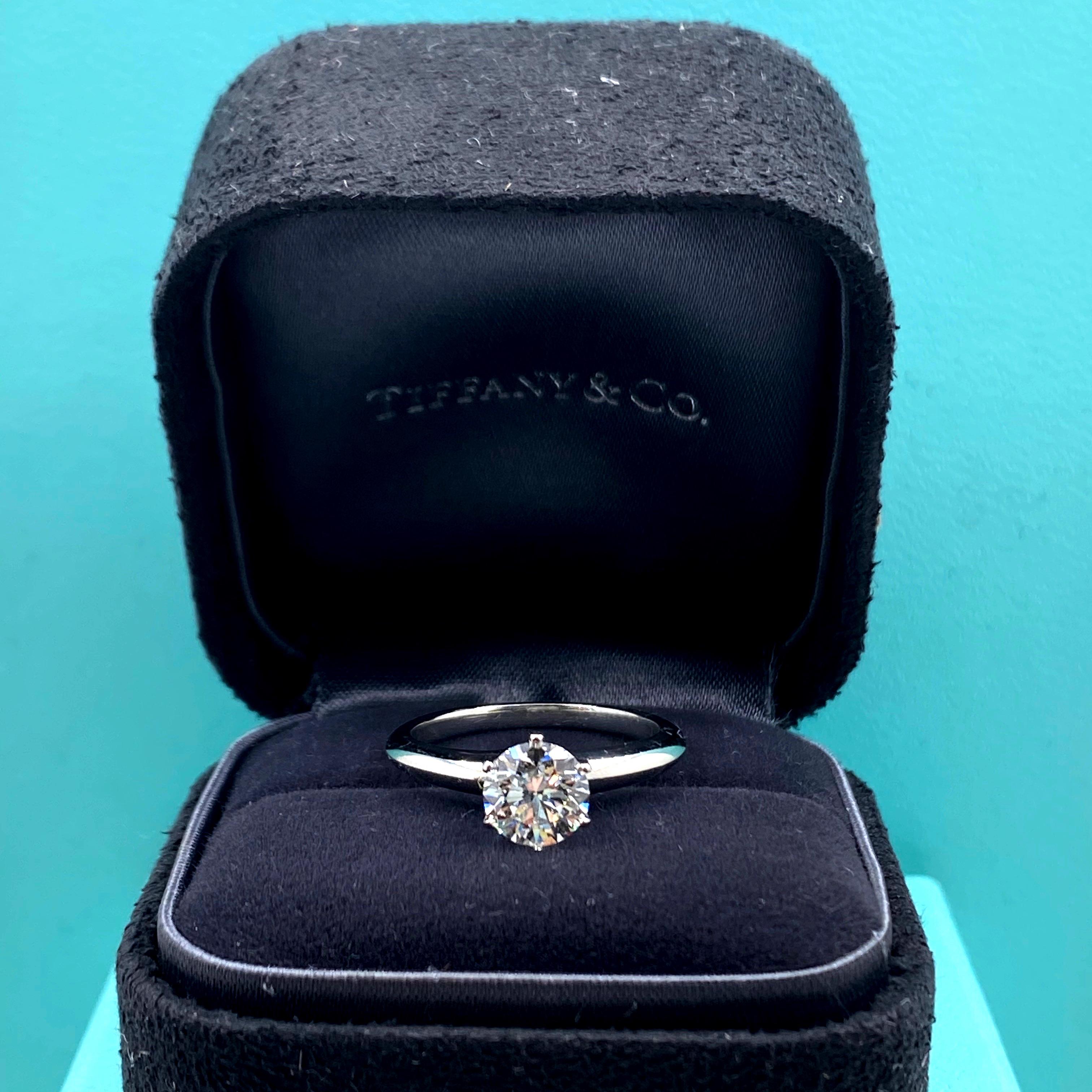 Tiffany & Co. Runder Diamant 1,03 Karat G VS1 Solitär-Ring aus Platin im Angebot 5