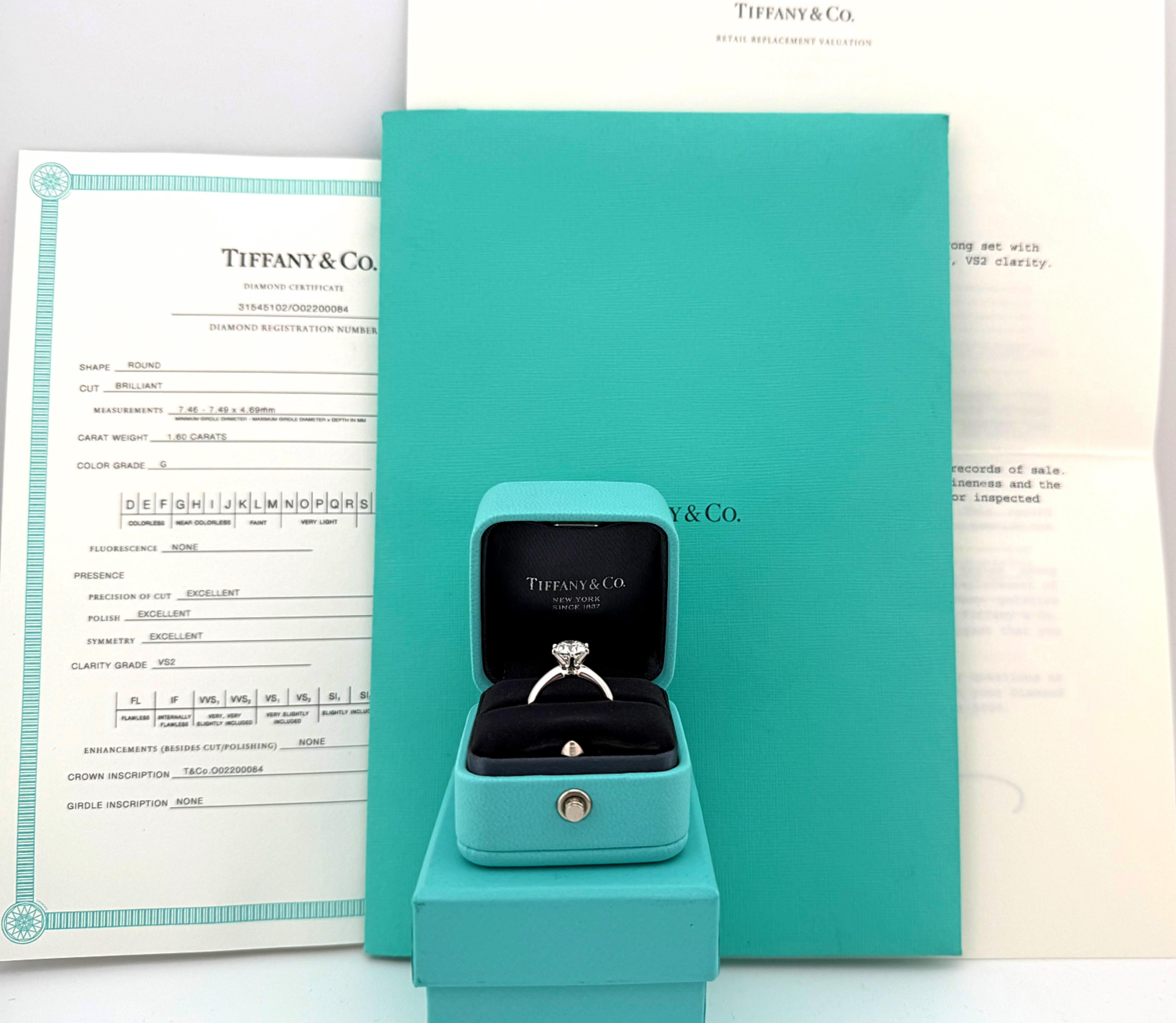 Tiffany & Co Bague de fiançailles solitaire à diamants
Style : Solitaire à 6 branches
AT&T Certificat de Diamant : 31545102/O02200084
Métal : Platine. PT950
Taille : 6 tailles
Diamant principal : Diamant rond brillant 1,60 cts
Couleur et clarté : G
