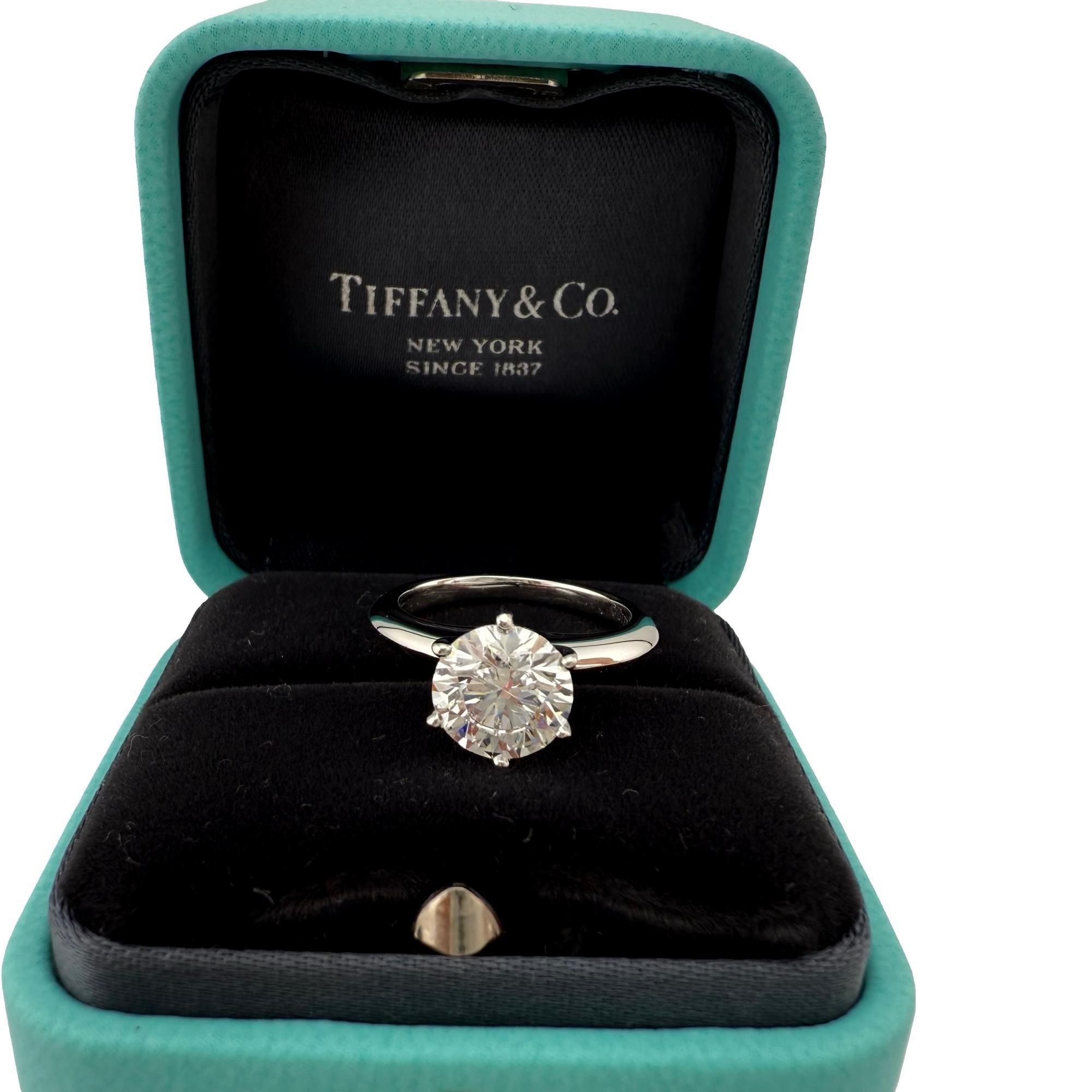 TIFFANY & CO, certificat de bague de fiançailles solitaire avec diamant rond 1,60 carat G VS2 Unisexe en vente