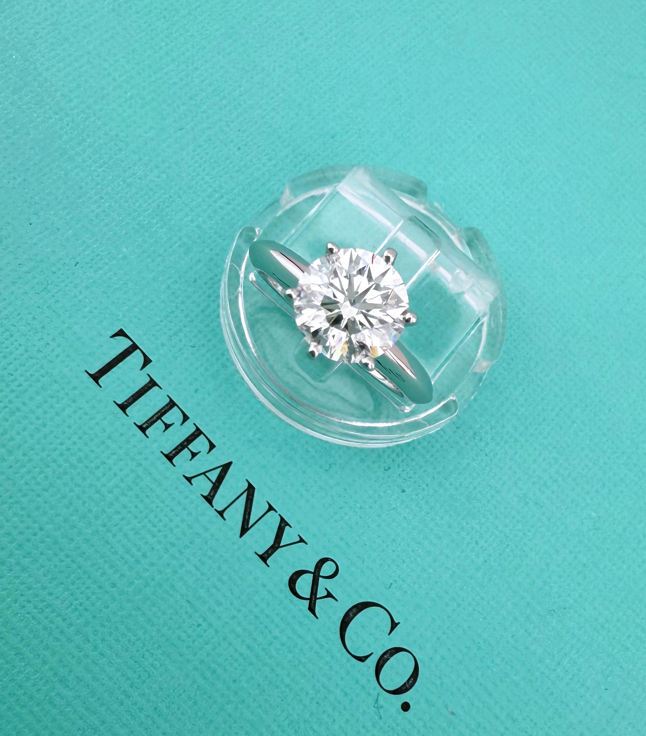 TIFFANY & CO, certificat de bague de fiançailles solitaire avec diamant rond 1,60 carat G VS2 en vente 1