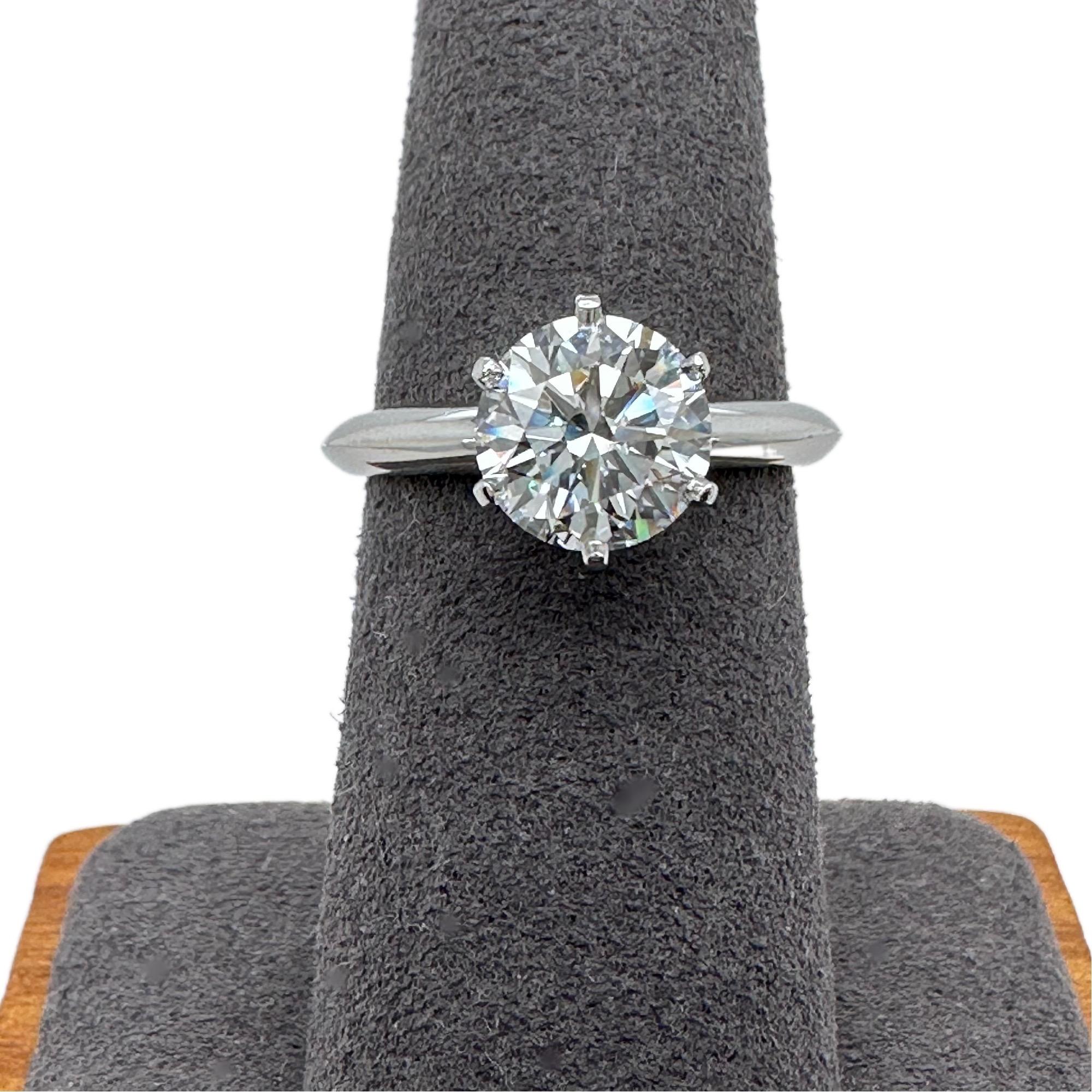 Tiffany & Co. Runder Diamant 1,85 Karat E VS1 Solitär Verlobungsring Platin im Angebot 5