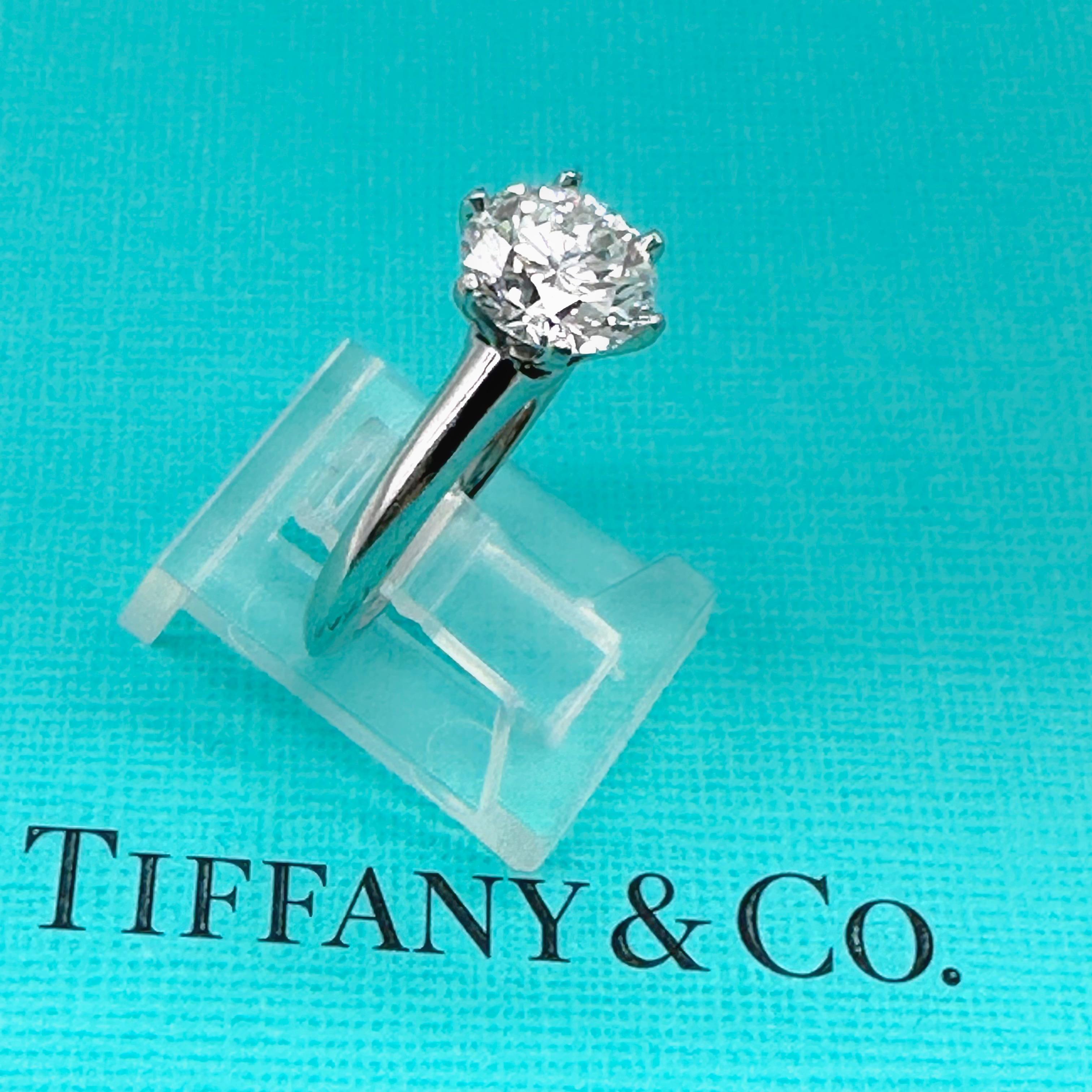 Tiffany & Co. Runder Diamant 1,85 Karat E VS1 Solitär Verlobungsring Platin im Angebot 7
