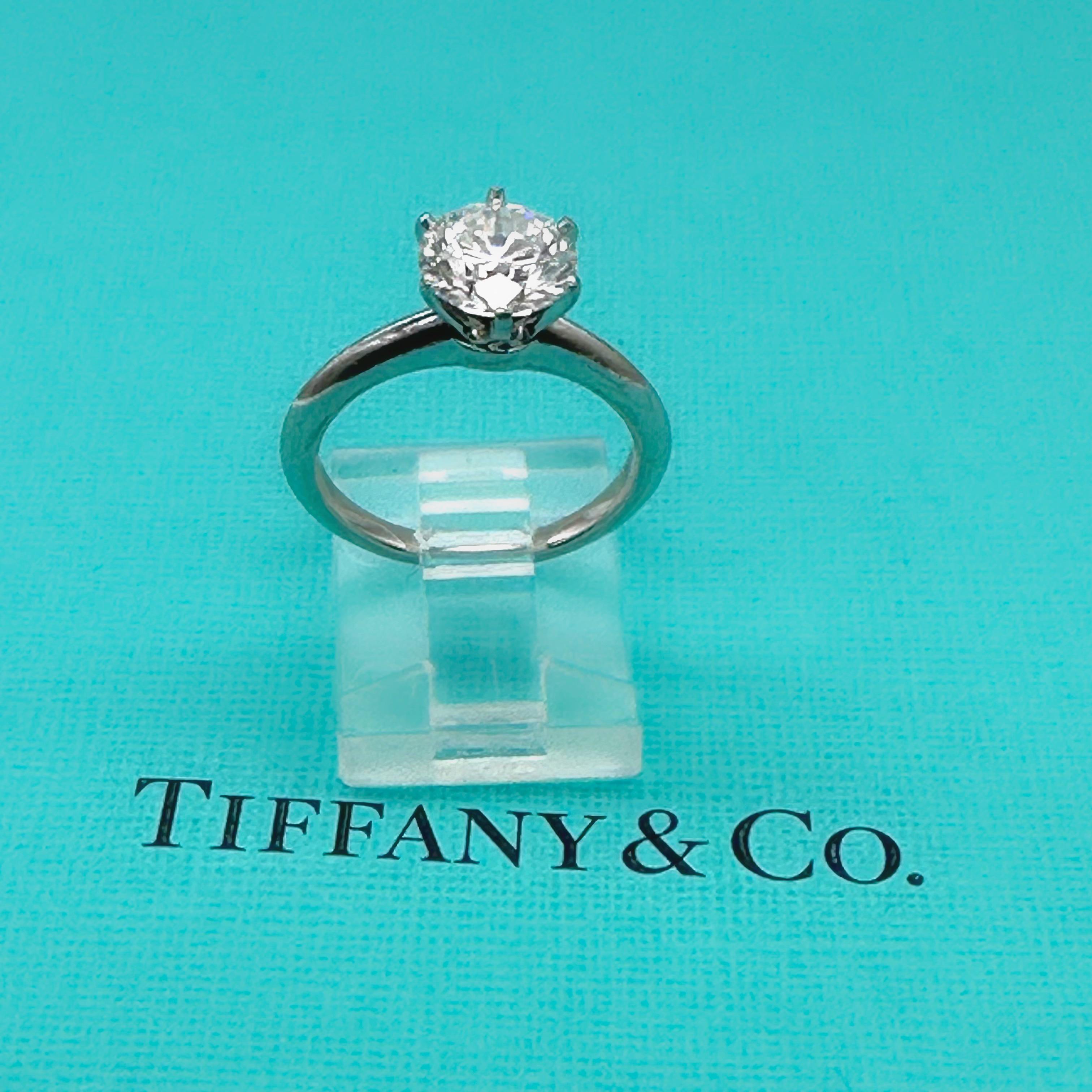 Tiffany & Co. Runder Diamant 1,85 Karat E VS1 Solitär Verlobungsring Platin im Angebot 8