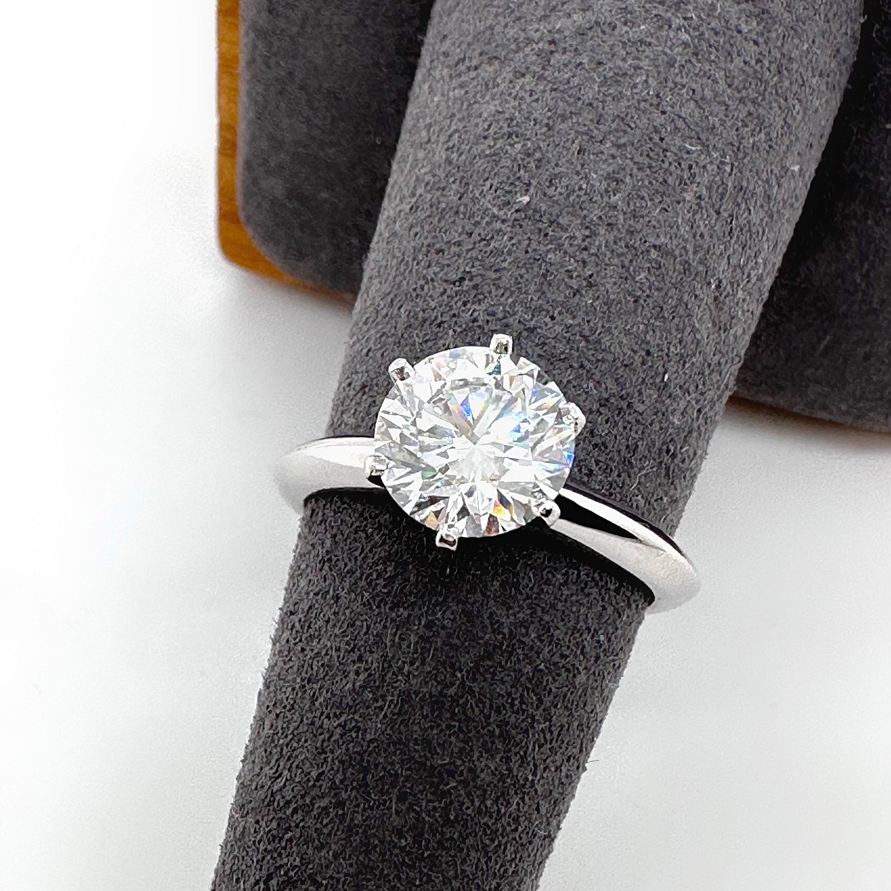 Tiffany & Co. Runder Diamant 1,85 Karat E VS1 Solitär Verlobungsring Platin im Angebot 11