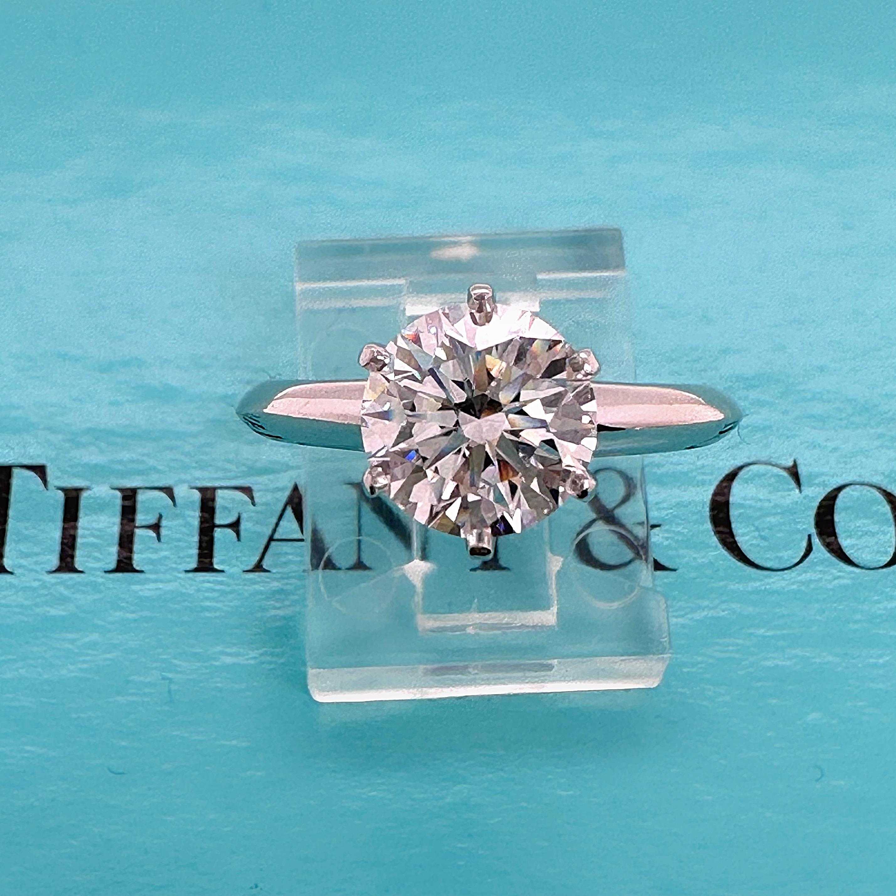 Tiffany & Co. Runder Diamant 1,85 Karat E VS1 Solitär Verlobungsring Platin im Angebot 13