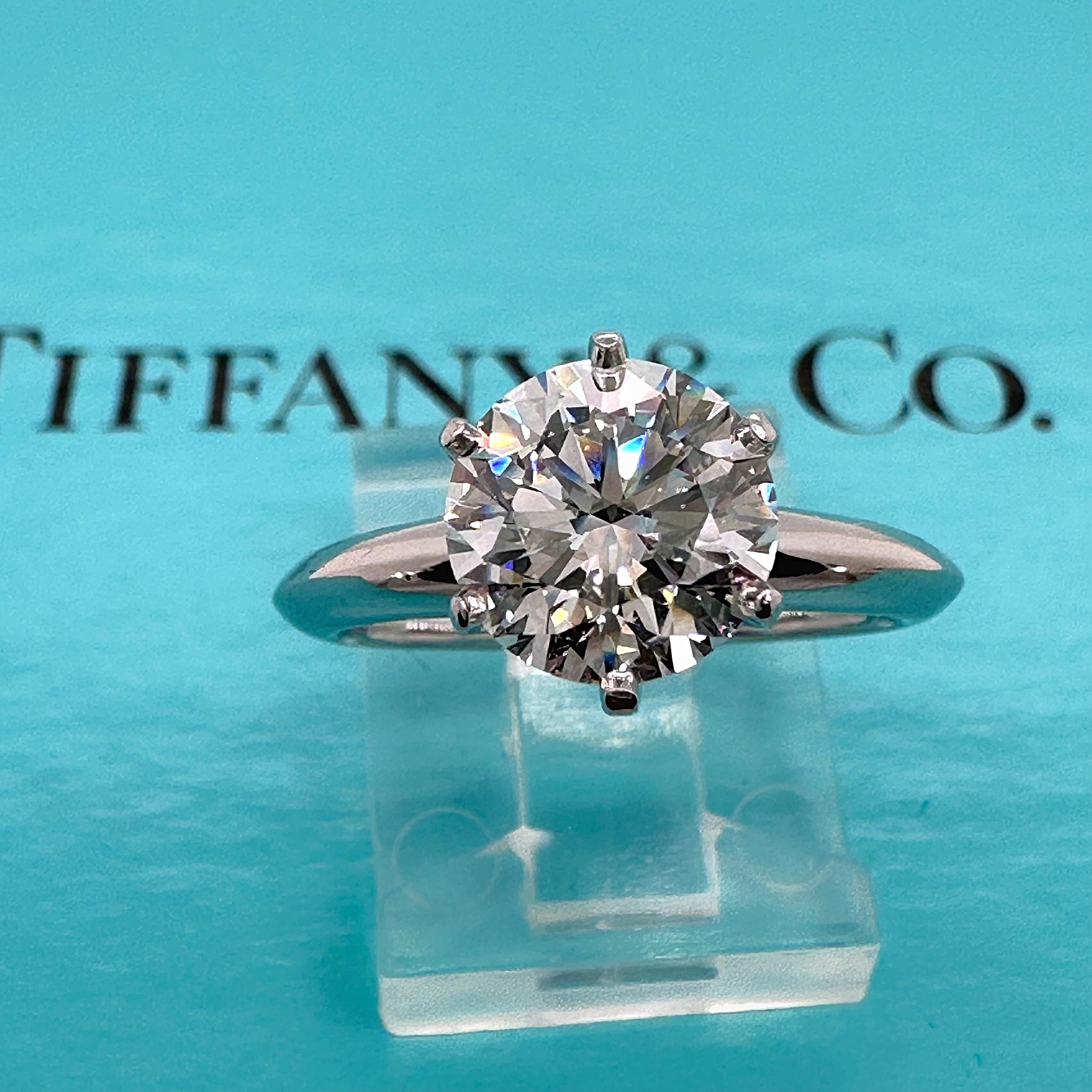 Tiffany & Co. Runder Diamant 1,85 Karat E VS1 Solitär Verlobungsring Platin (Rundschliff) im Angebot