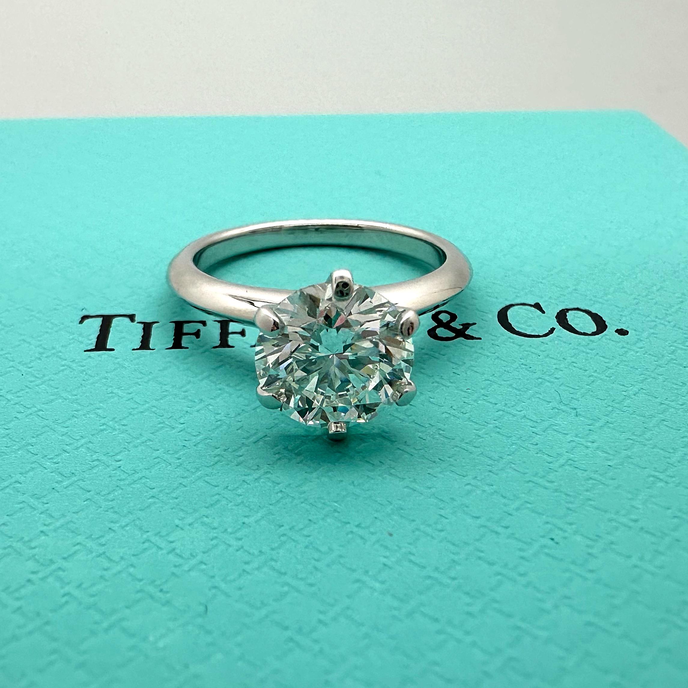 Tiffany & Co. Round Diamond 2.07 cts H VS2 Solitaire Engagement Ring Platinum 7