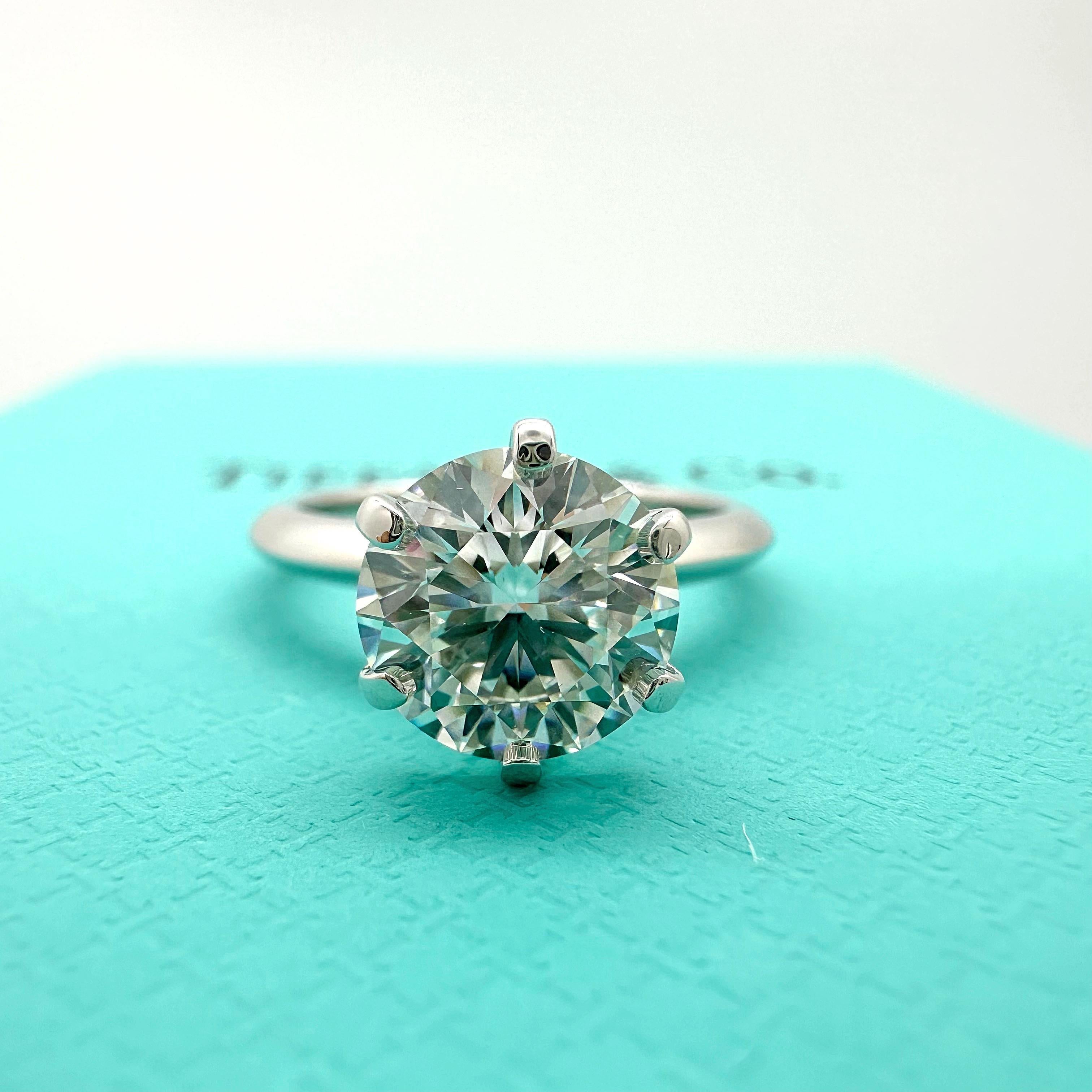 Tiffany & Co. Round Diamond 2.07 cts H VS2 Solitaire Engagement Ring Platinum 8