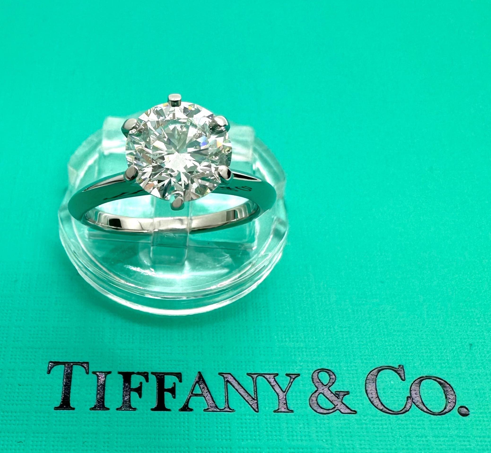 Tiffany & Co. Round Diamond 2.07 cts H VS2 Solitaire Engagement Ring Platinum 10