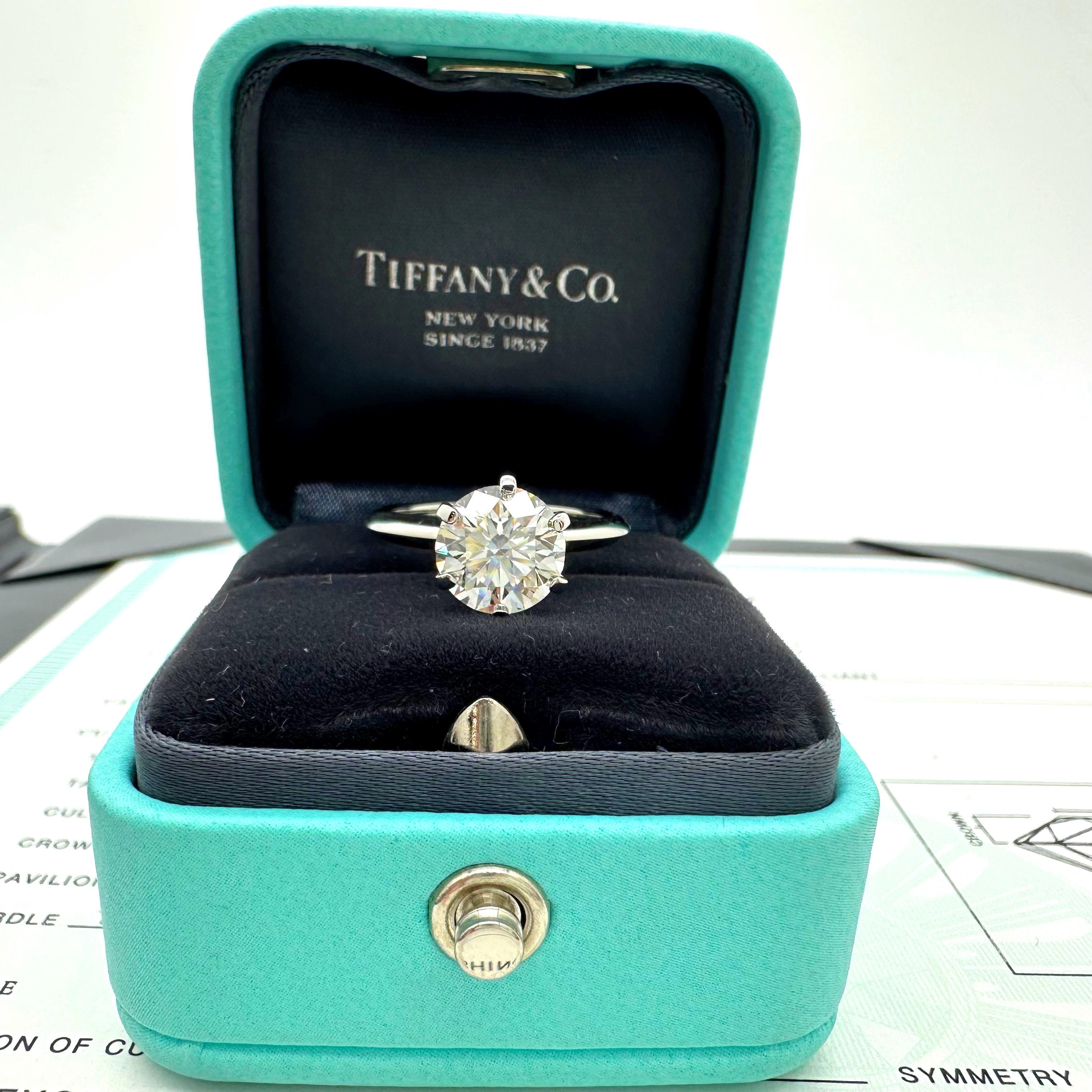 Round Cut Tiffany & Co. Round Diamond 2.07 cts H VS2 Solitaire Engagement Ring Platinum