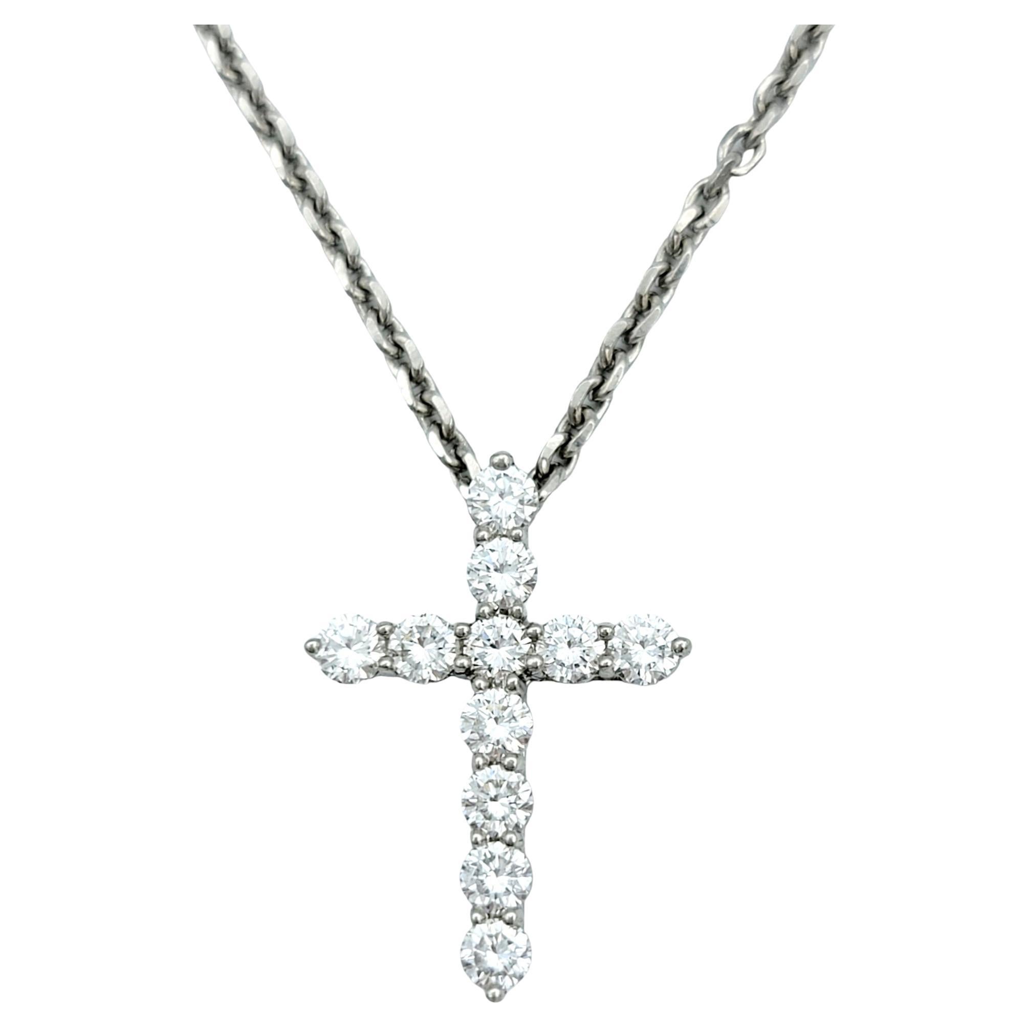 Tiffany & Co. Halskette mit rundem Diamant-Kreuz-Anhänger aus poliertem Platin 