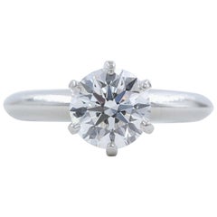 Tiffany & Co. Anello di fidanzamento con diamante rotondo da 1,23 carati GVS2 in platino
