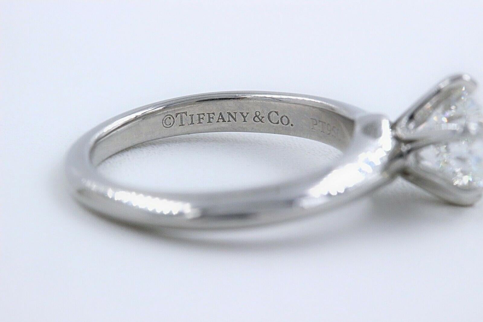 Tiffany & Co. Runder Diamant-Verlobungsring 1,33 Karat GVS2 Platin im Zustand „Hervorragend“ im Angebot in San Diego, CA