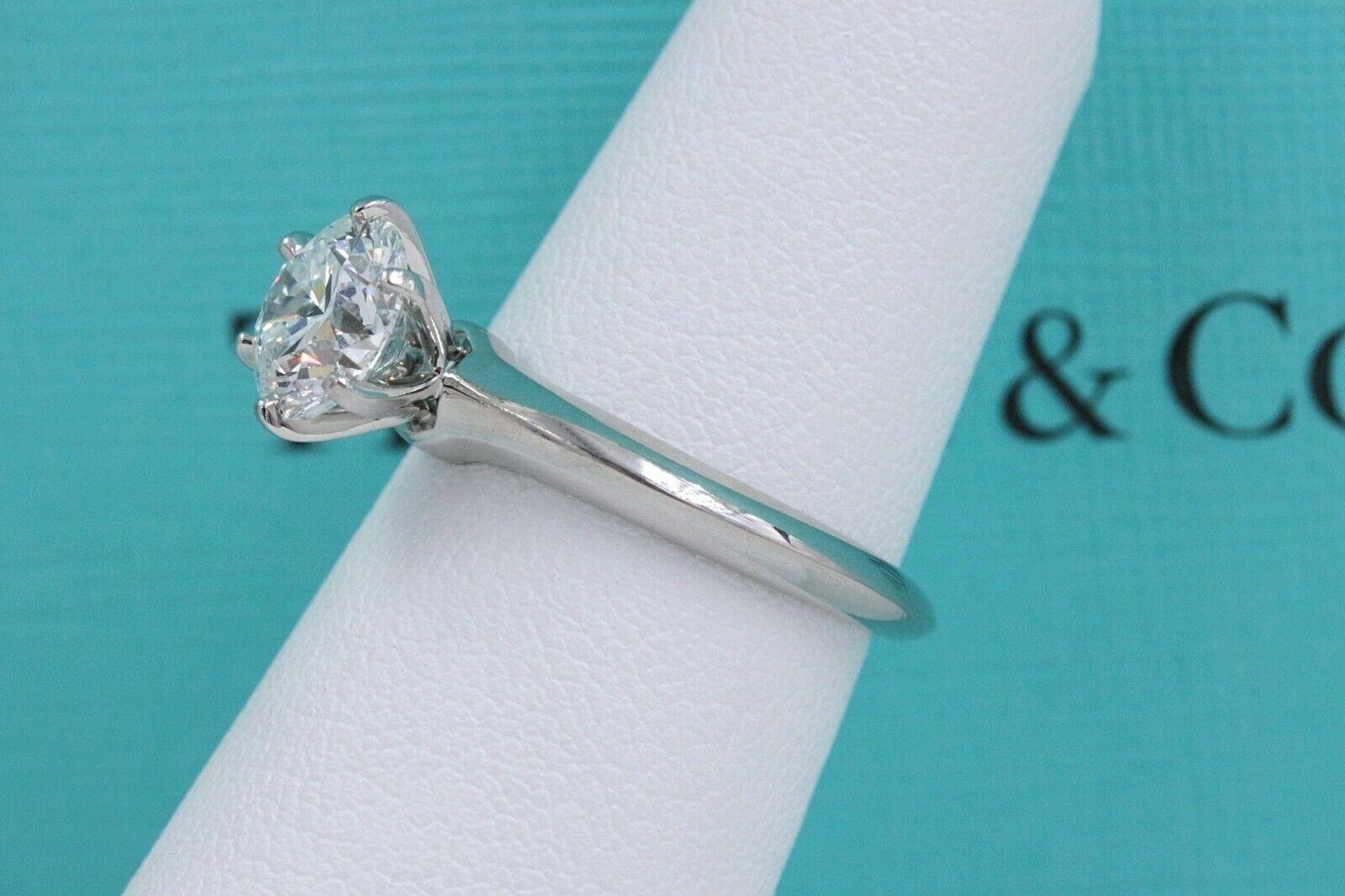 Tiffany & Co. Runder Diamant-Verlobungsring 1,33 Karat GVS2 Platin im Angebot 3